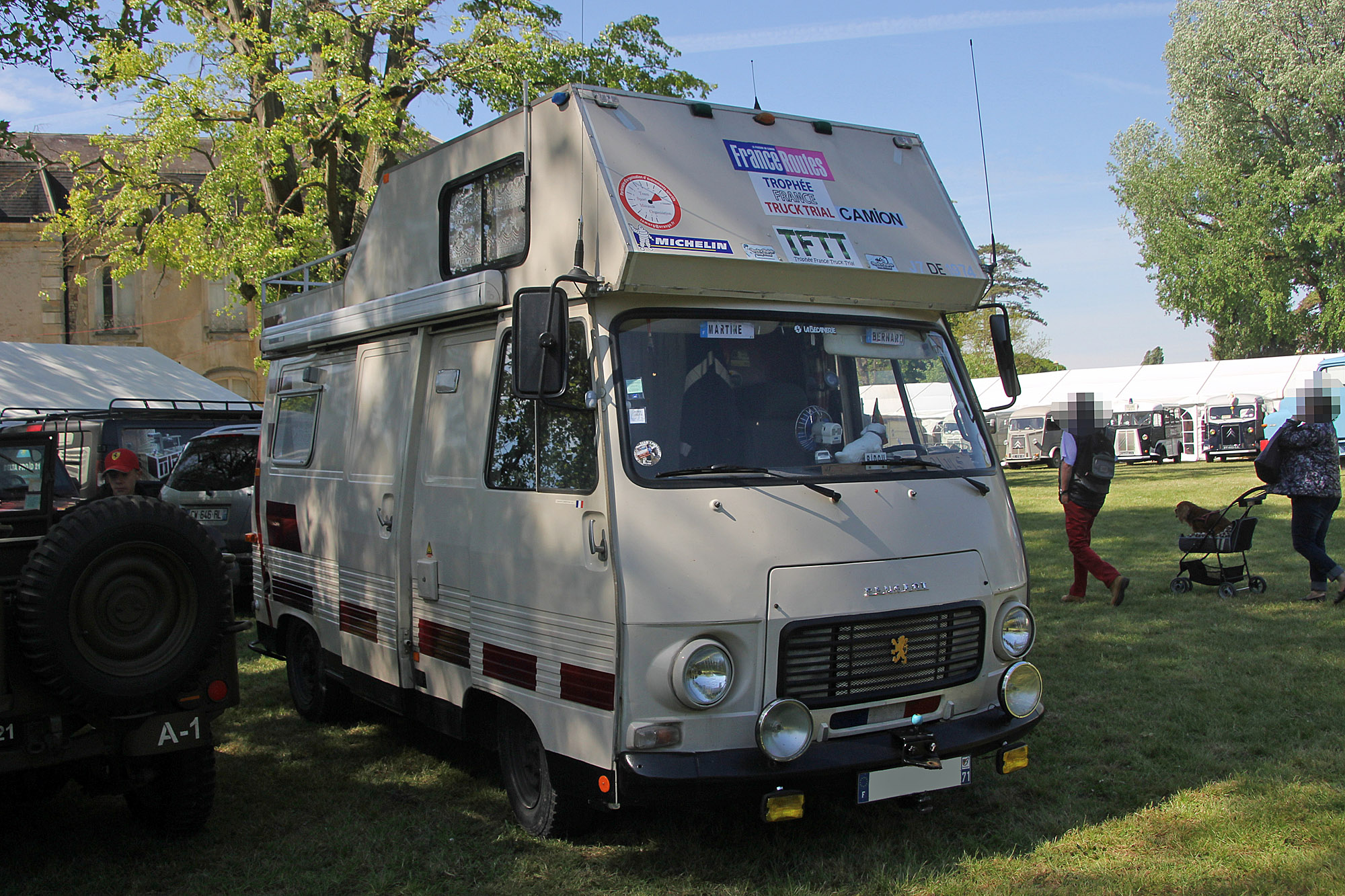 Peugeot J7