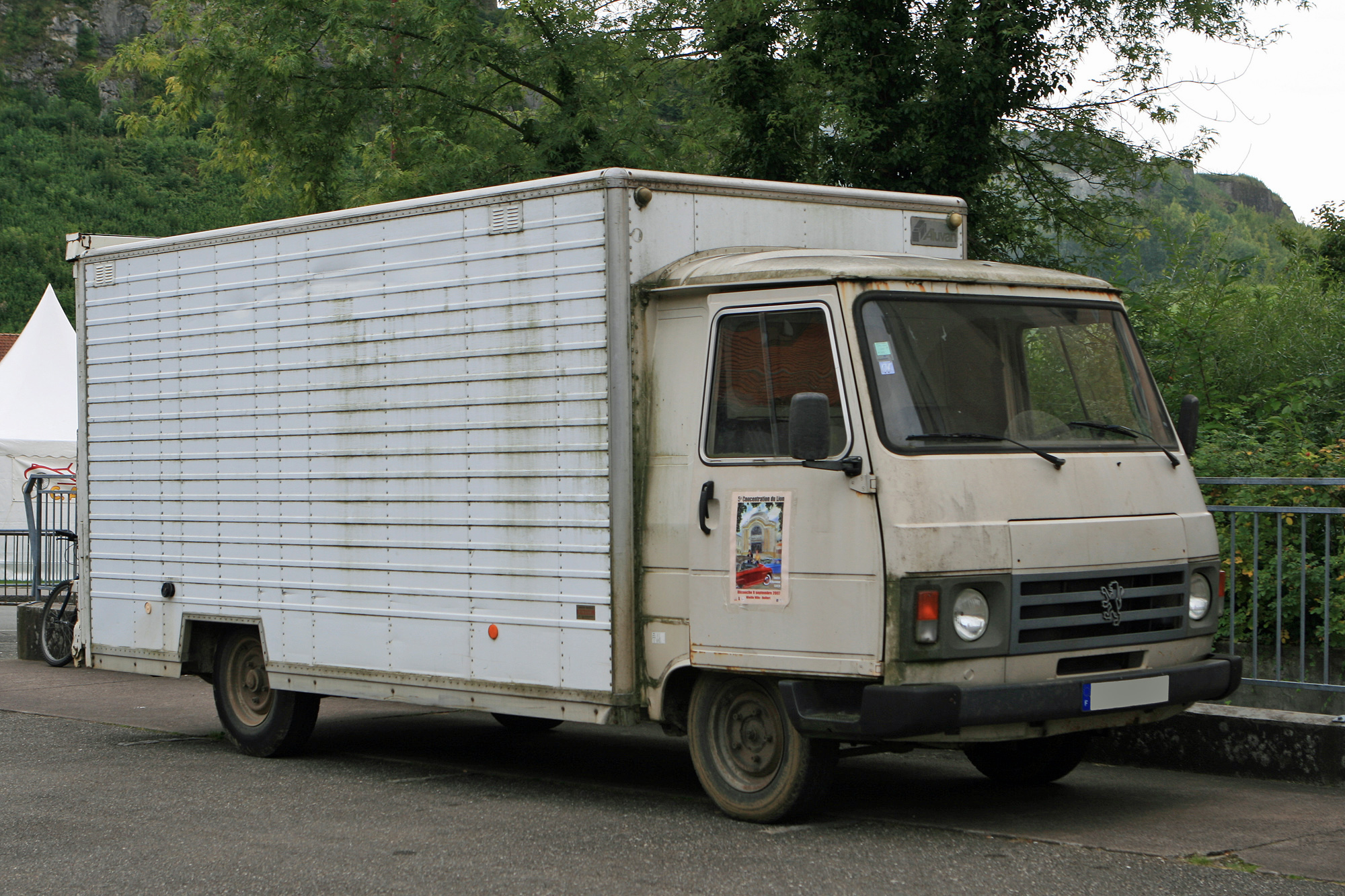 Peugeot J9