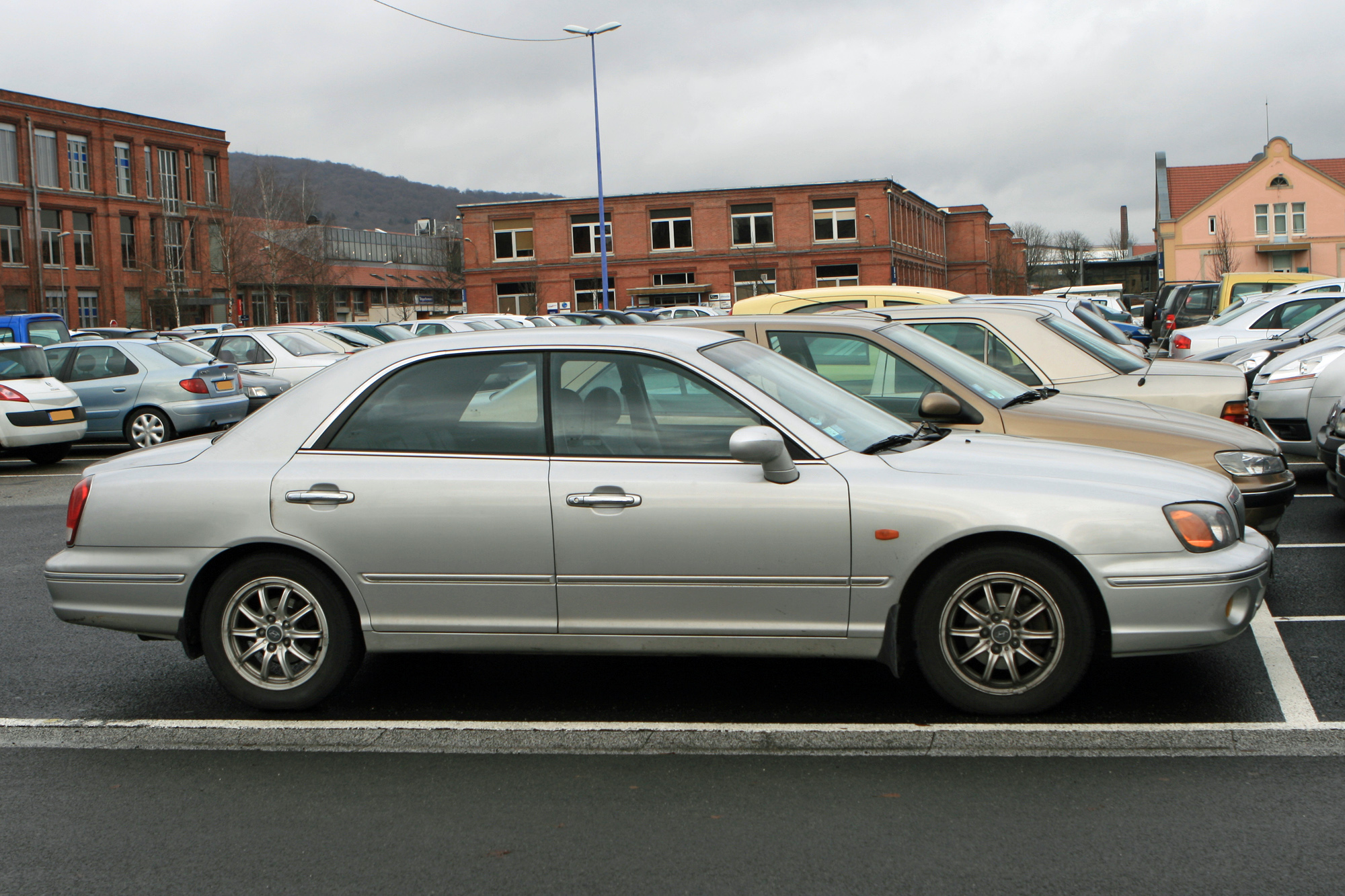 Hyundai XG25