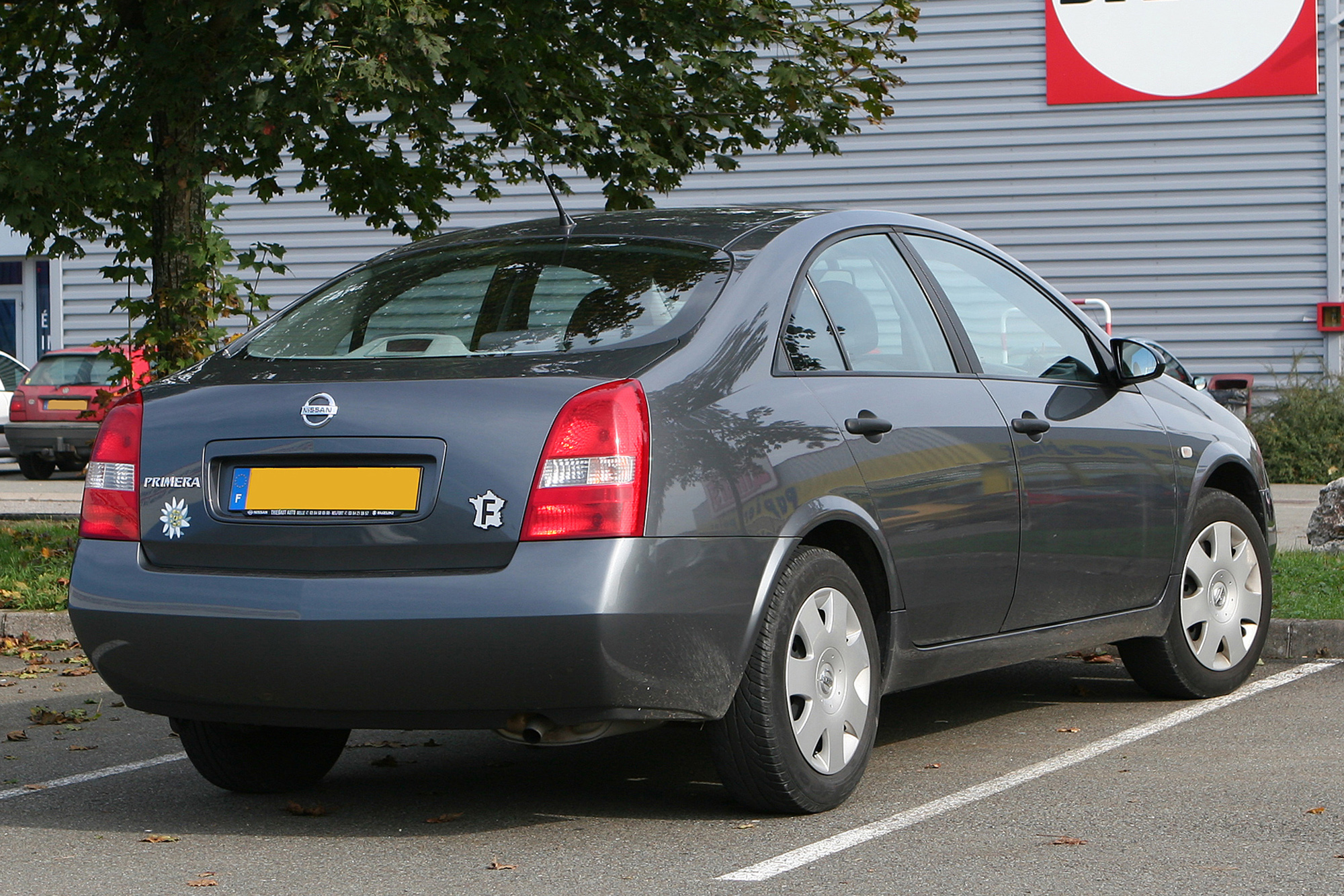 Nissan Primera P12