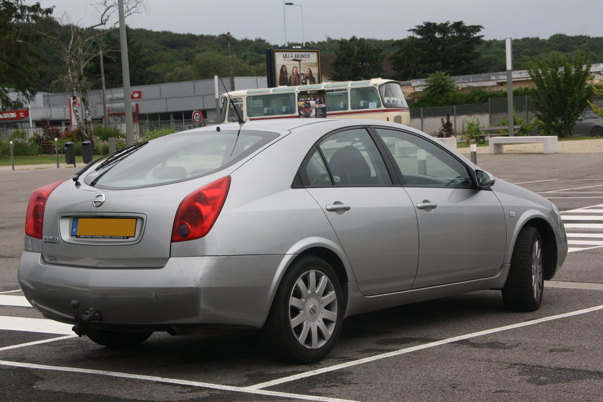 Nissan Primera P12