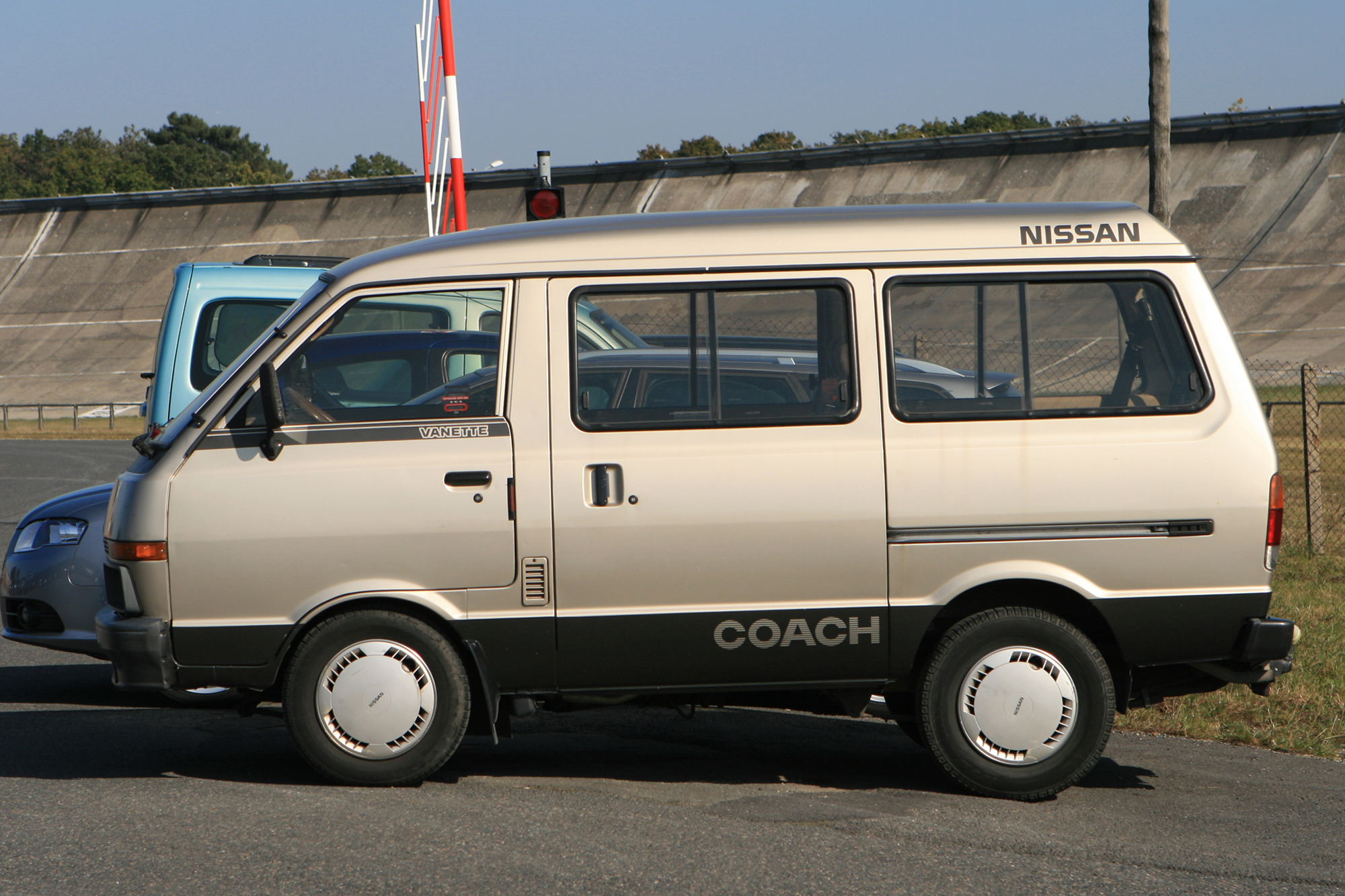 Nissan Vanette Coach