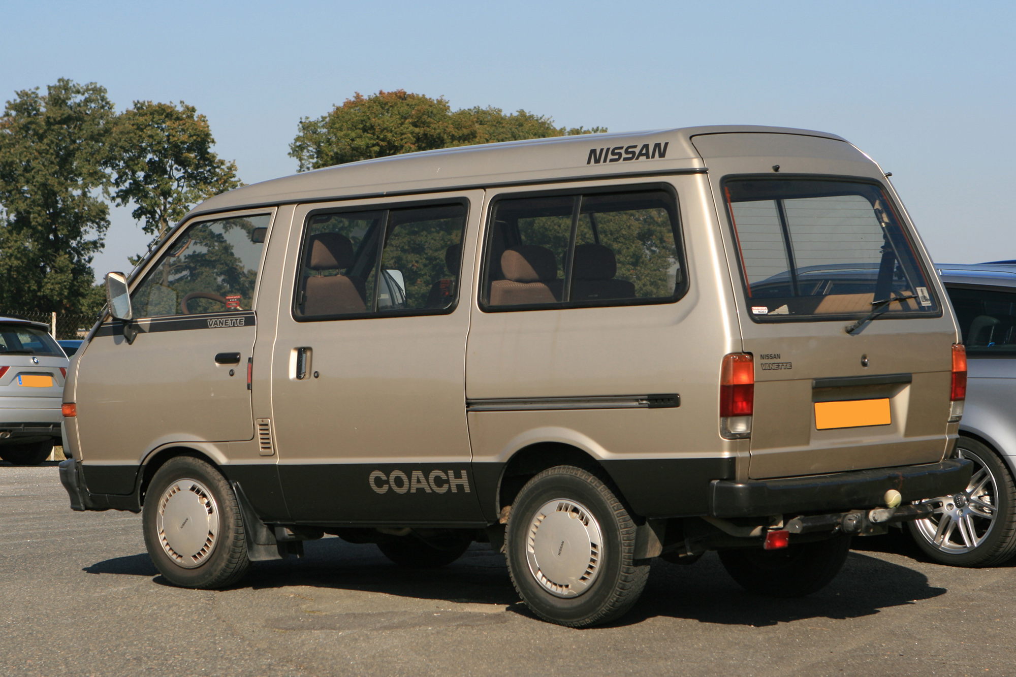 Nissan Vanette Coach