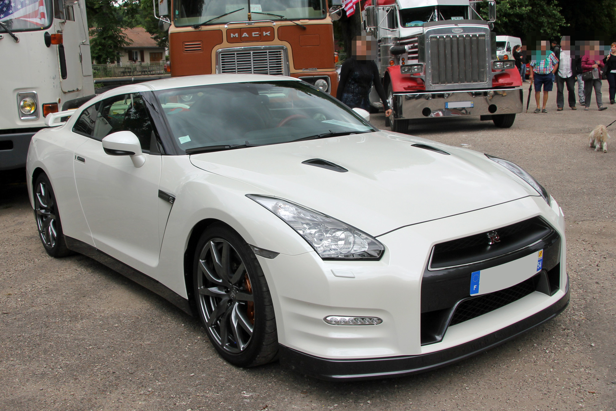 Nissan GT-R