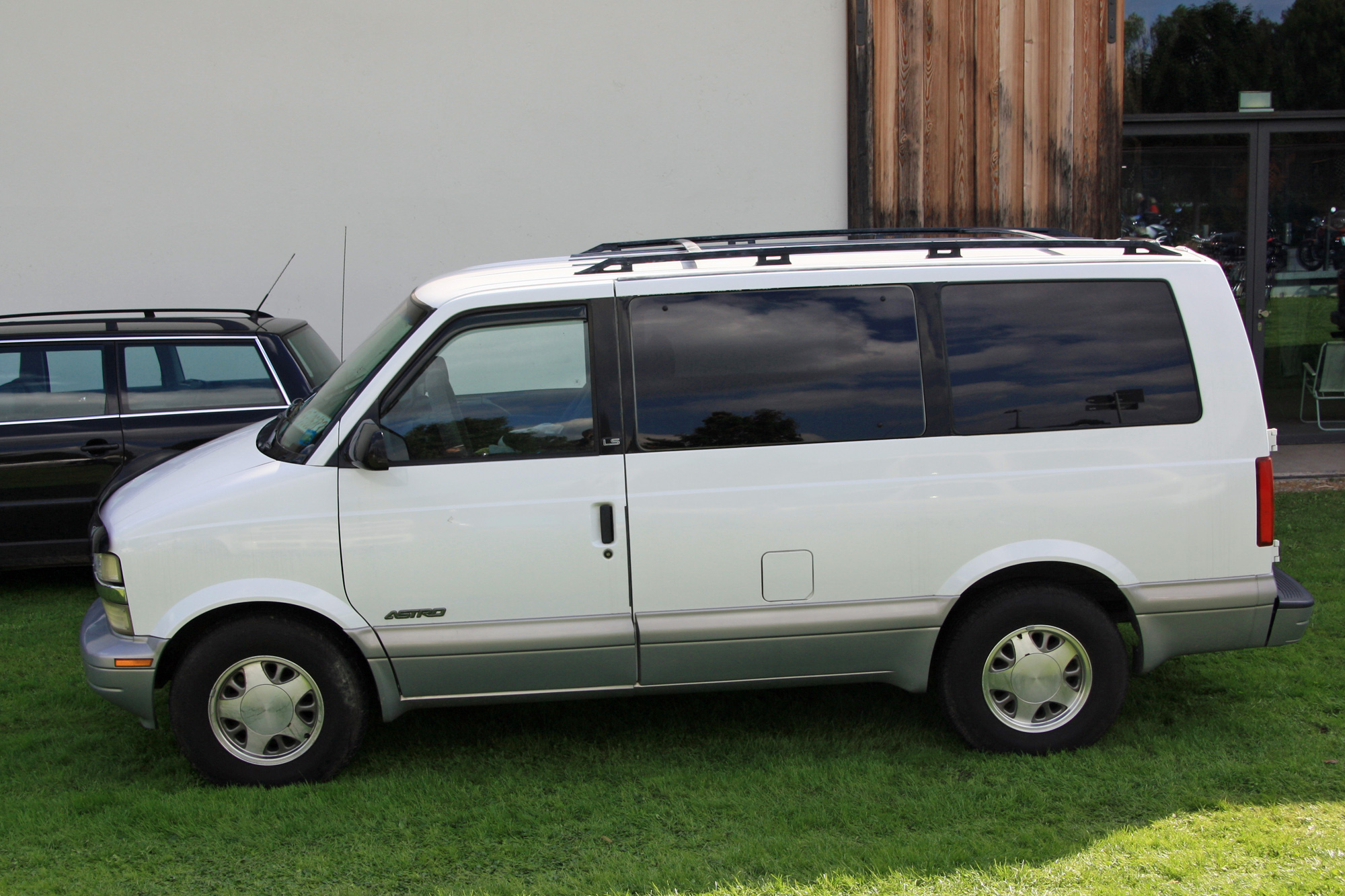 Chevrolet Astro 2