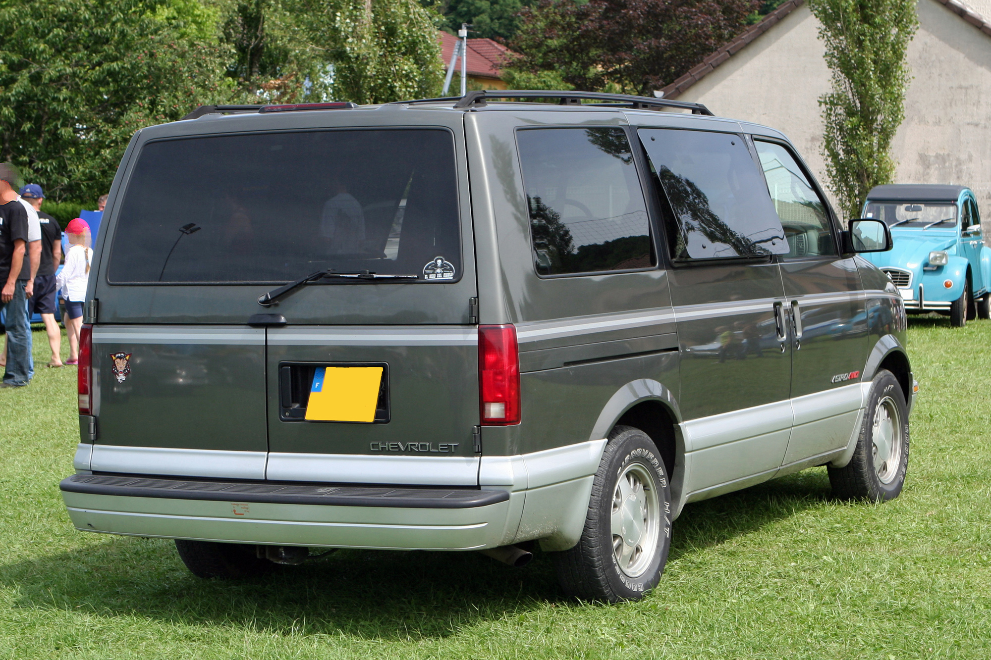 Chevrolet Astro 2