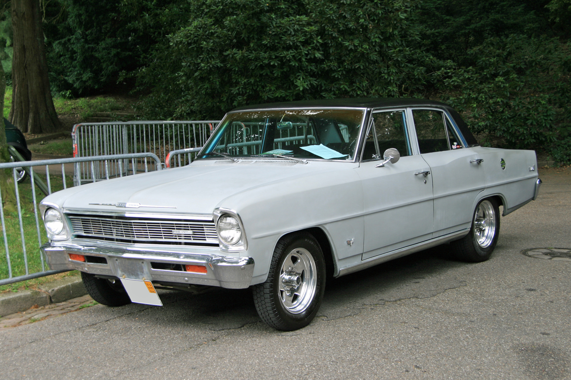 Chevrolet Nova 2