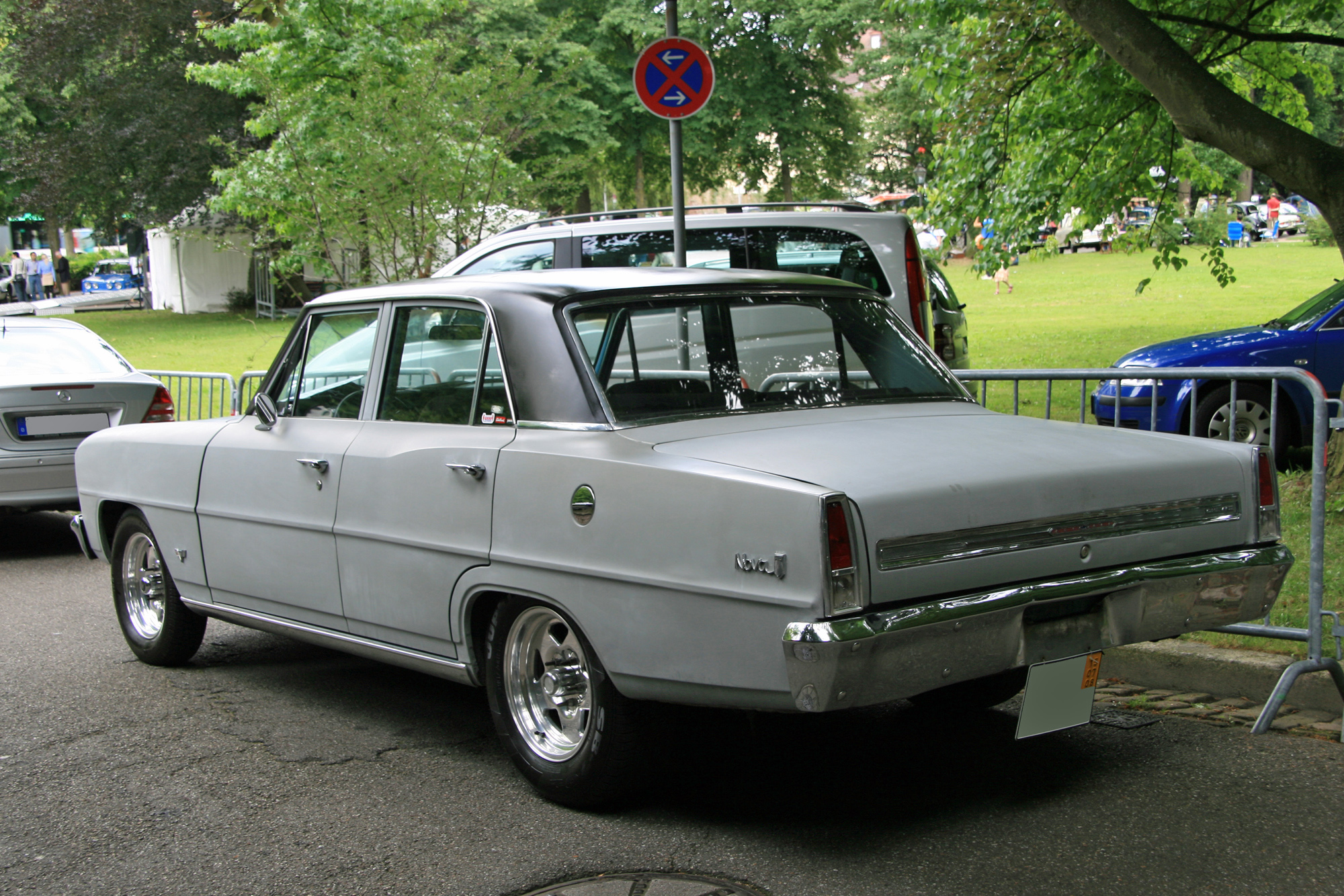Chevrolet Nova 2