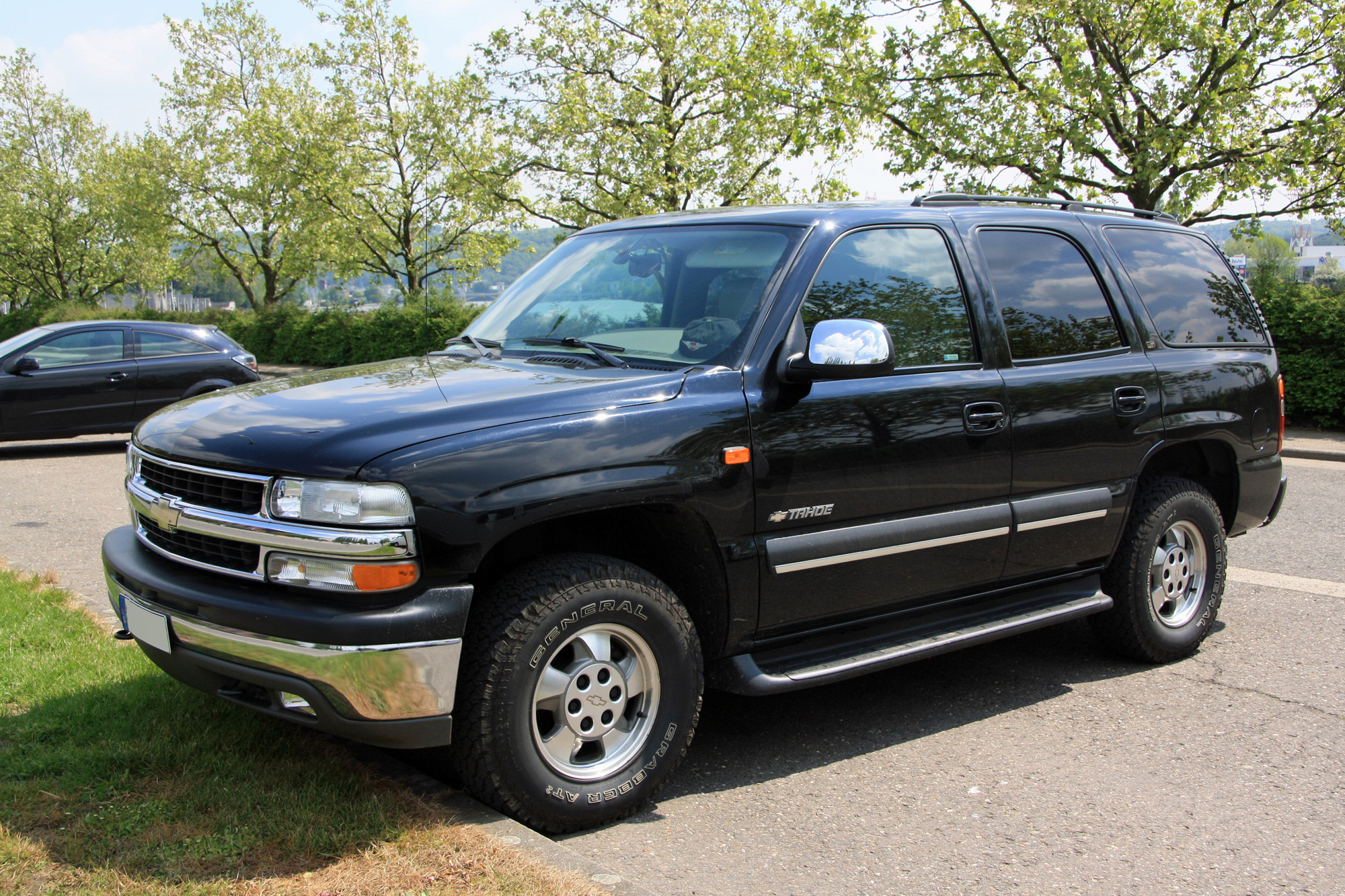 Chevrolet Tahoe 2