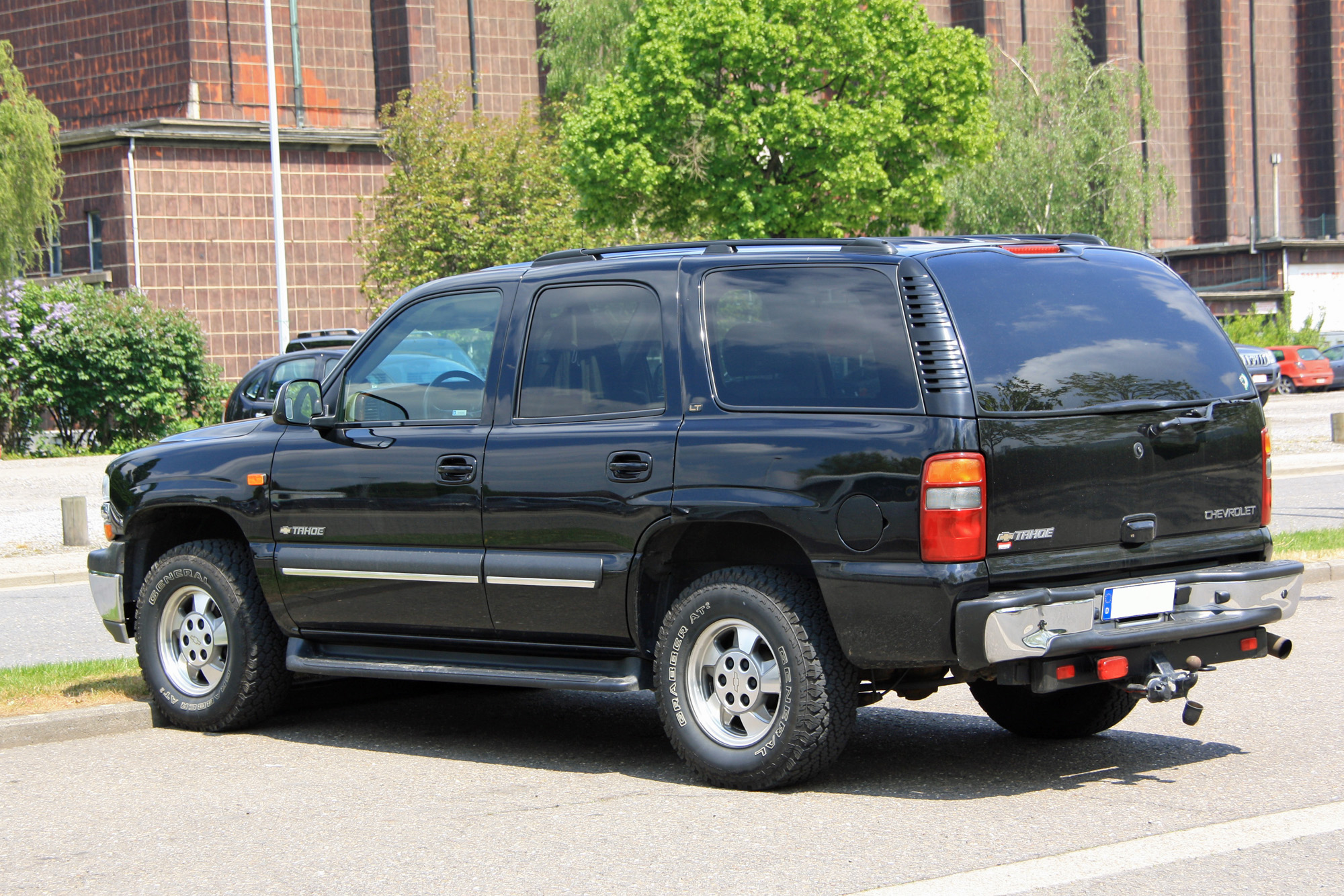 Chevrolet Tahoe 2
