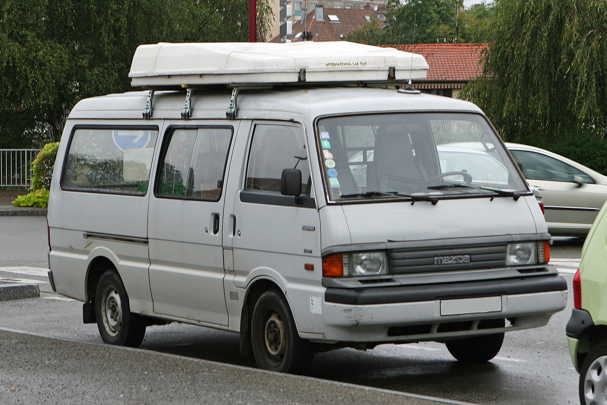 Mazda E2200