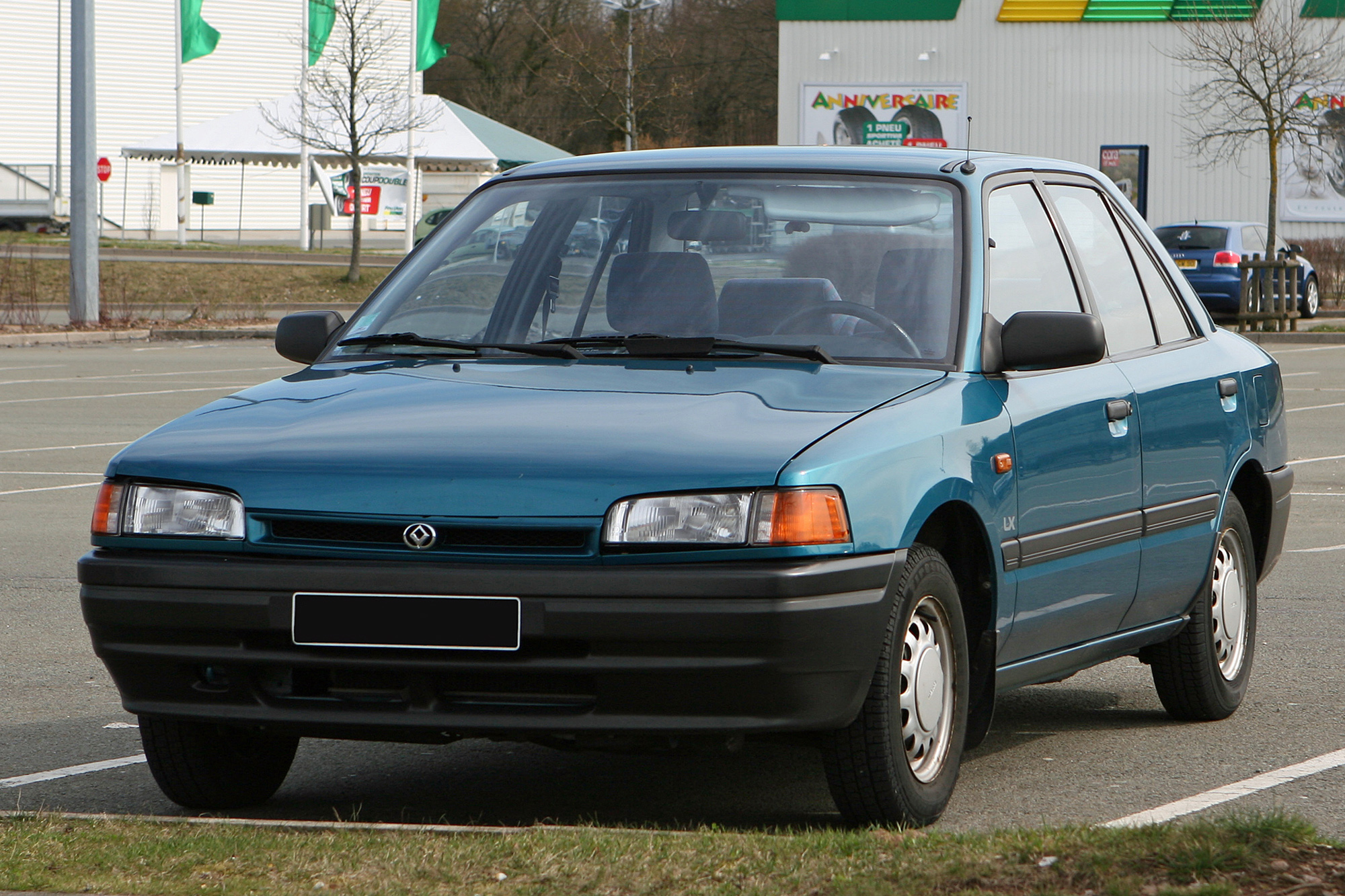 Mazda 323 4 ème génération