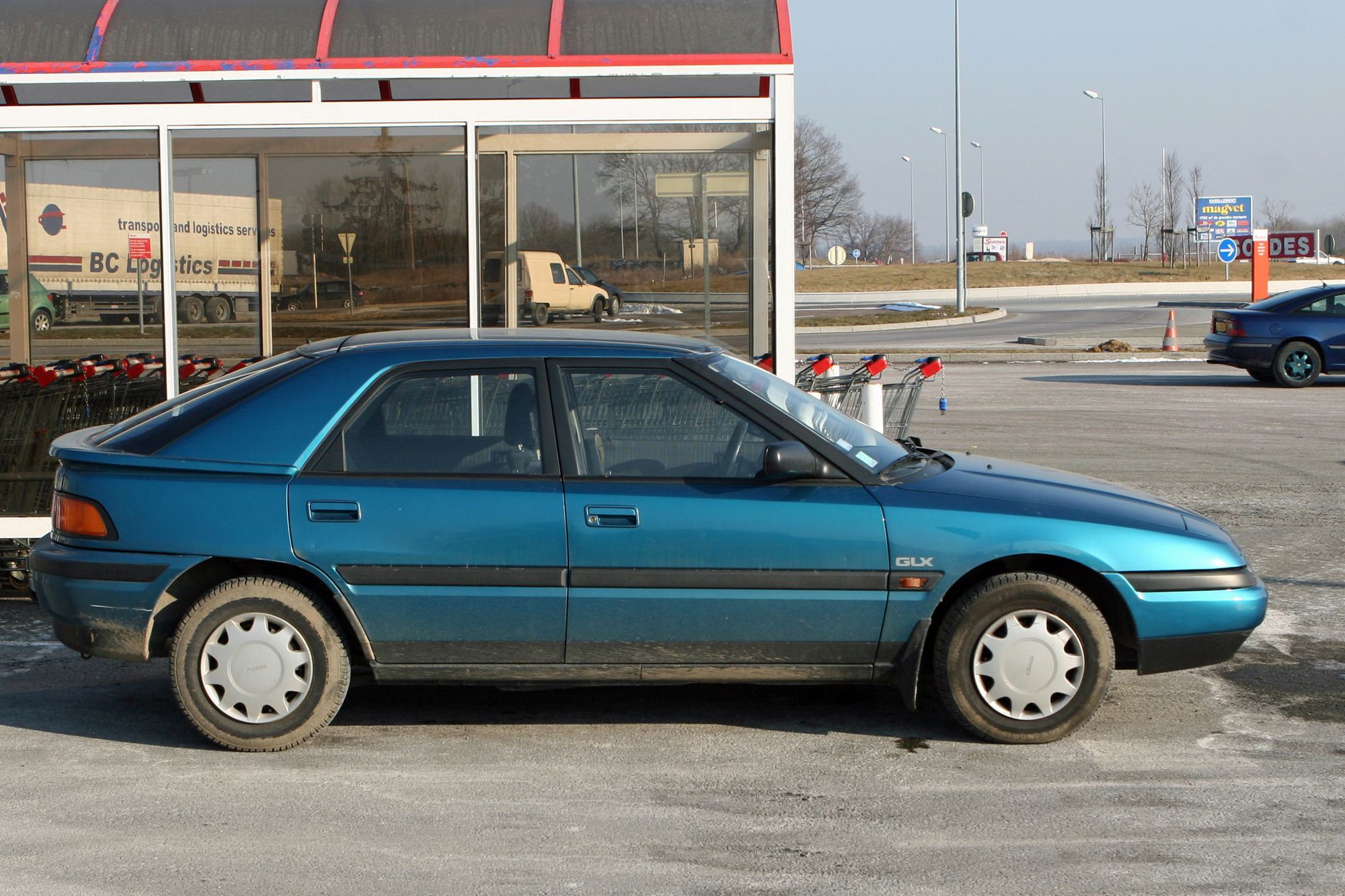 Mazda 323 4 ème génération