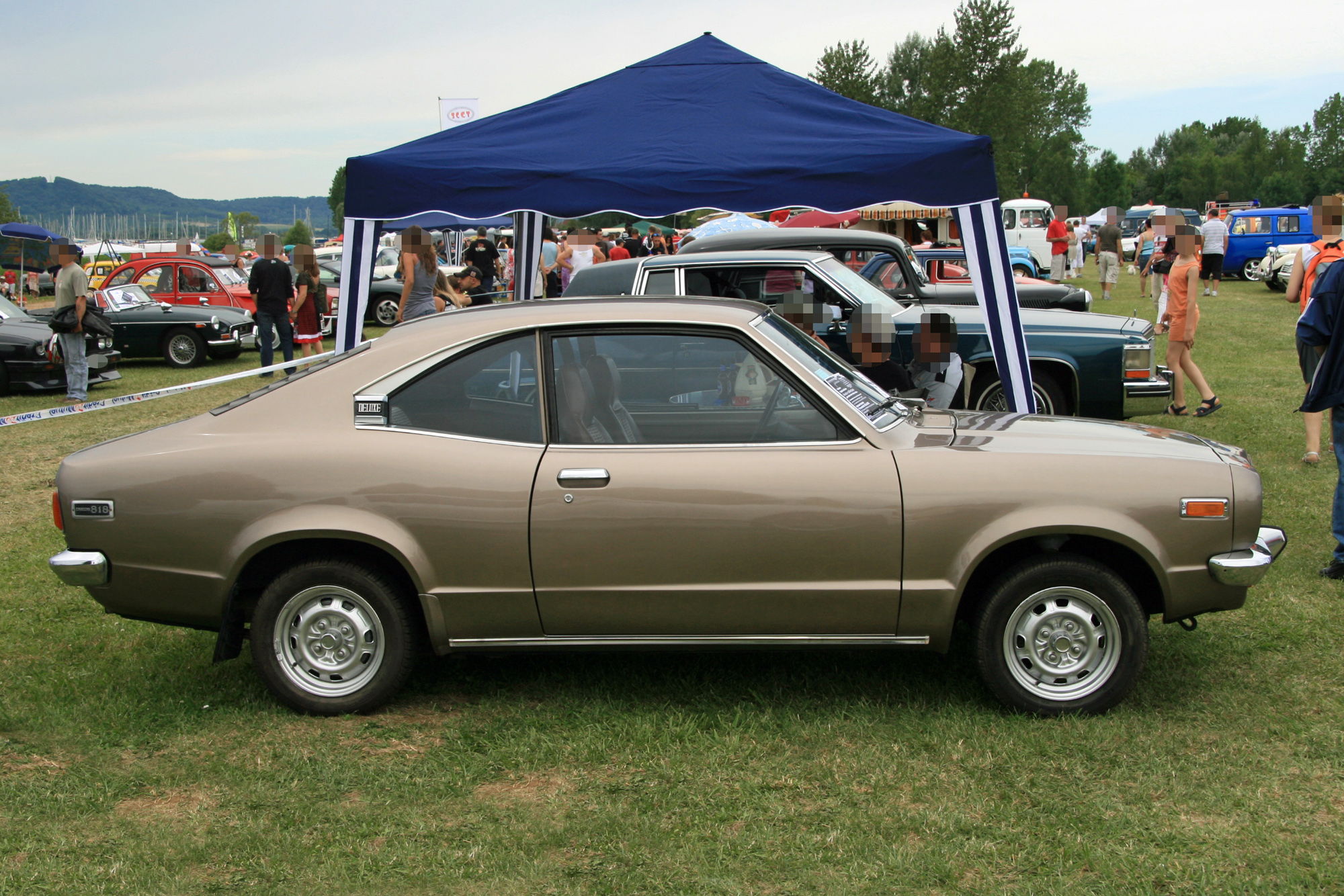 Mazda 818