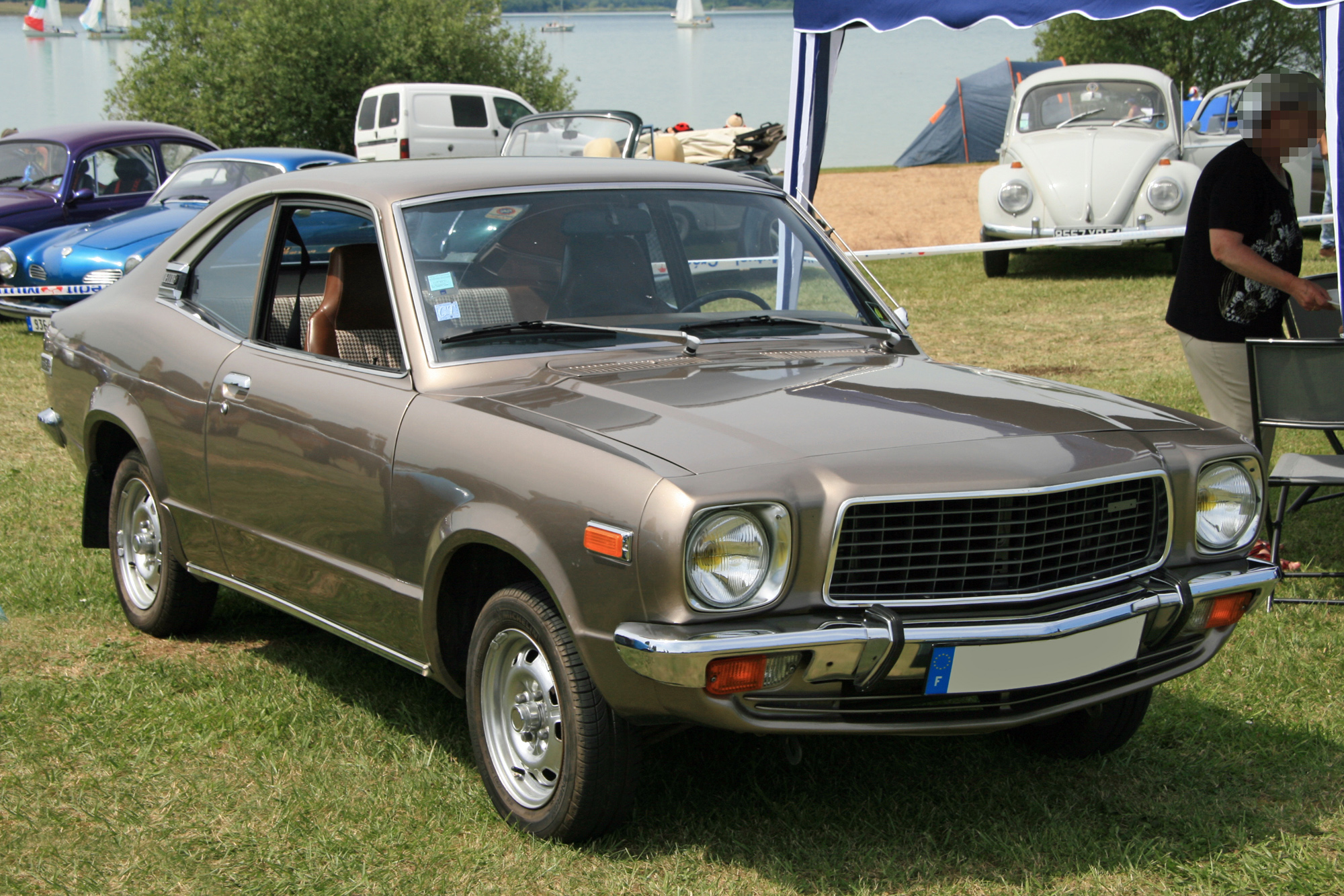 Mazda 818