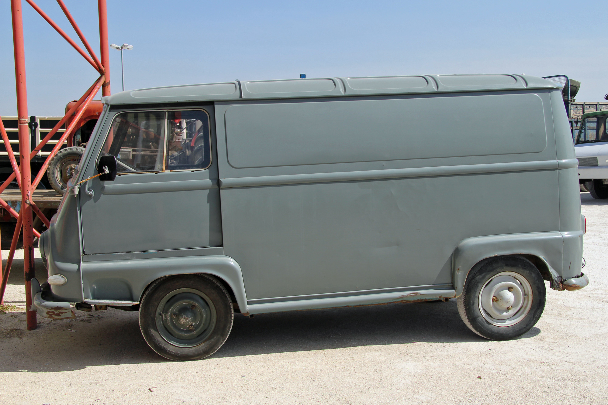 Renault Estafette 1