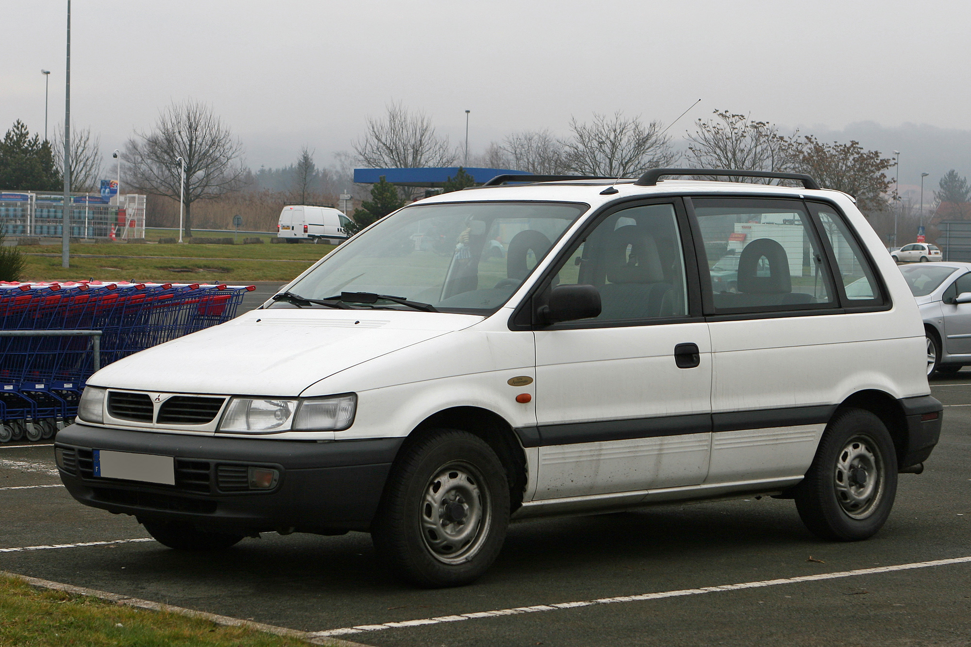 Description du véhicule Mitsubishi Space Runner Encyclopédie