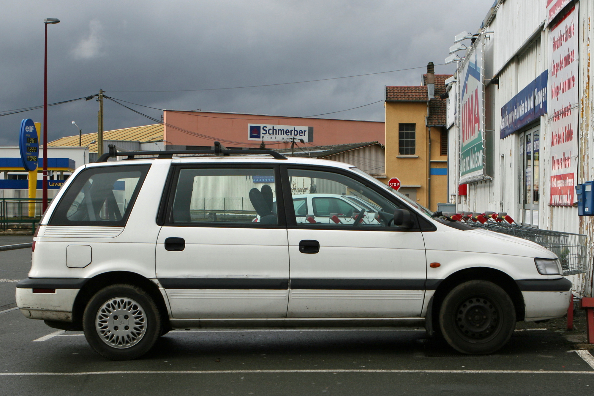Description du véhicule Mitsubishi Space Wagon - Encyclopédie ...