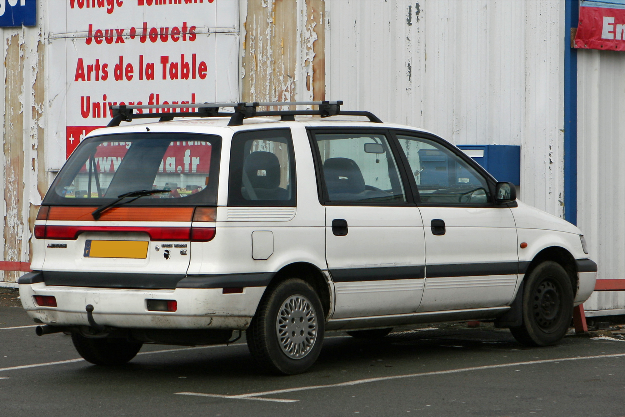 Description du véhicule Mitsubishi Space Wagon - Encyclopédie ...