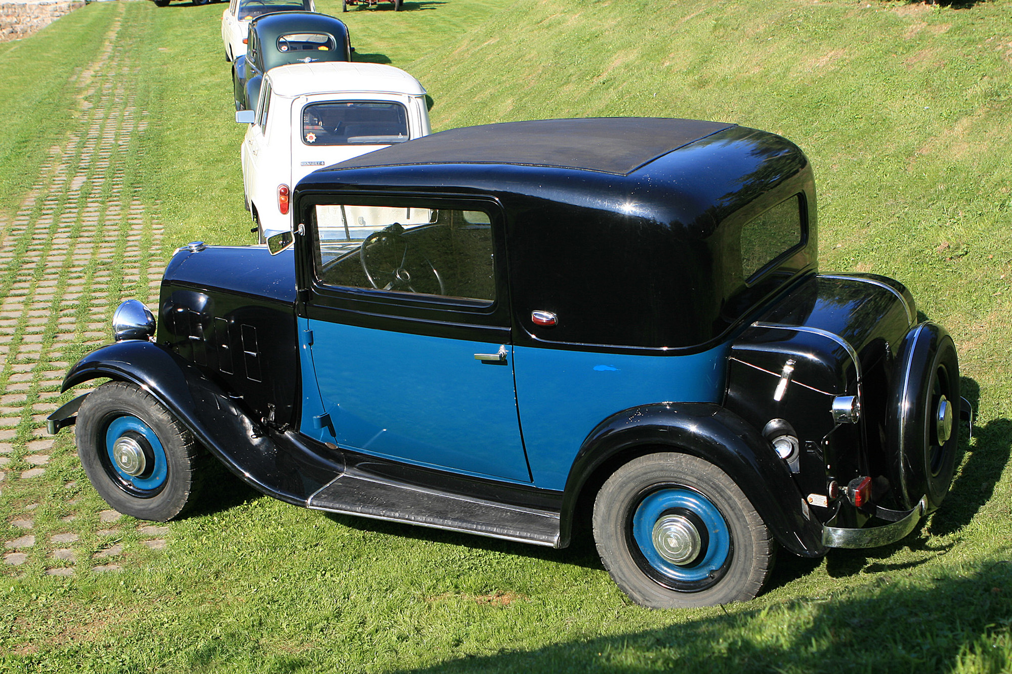 Renault Monaquatre