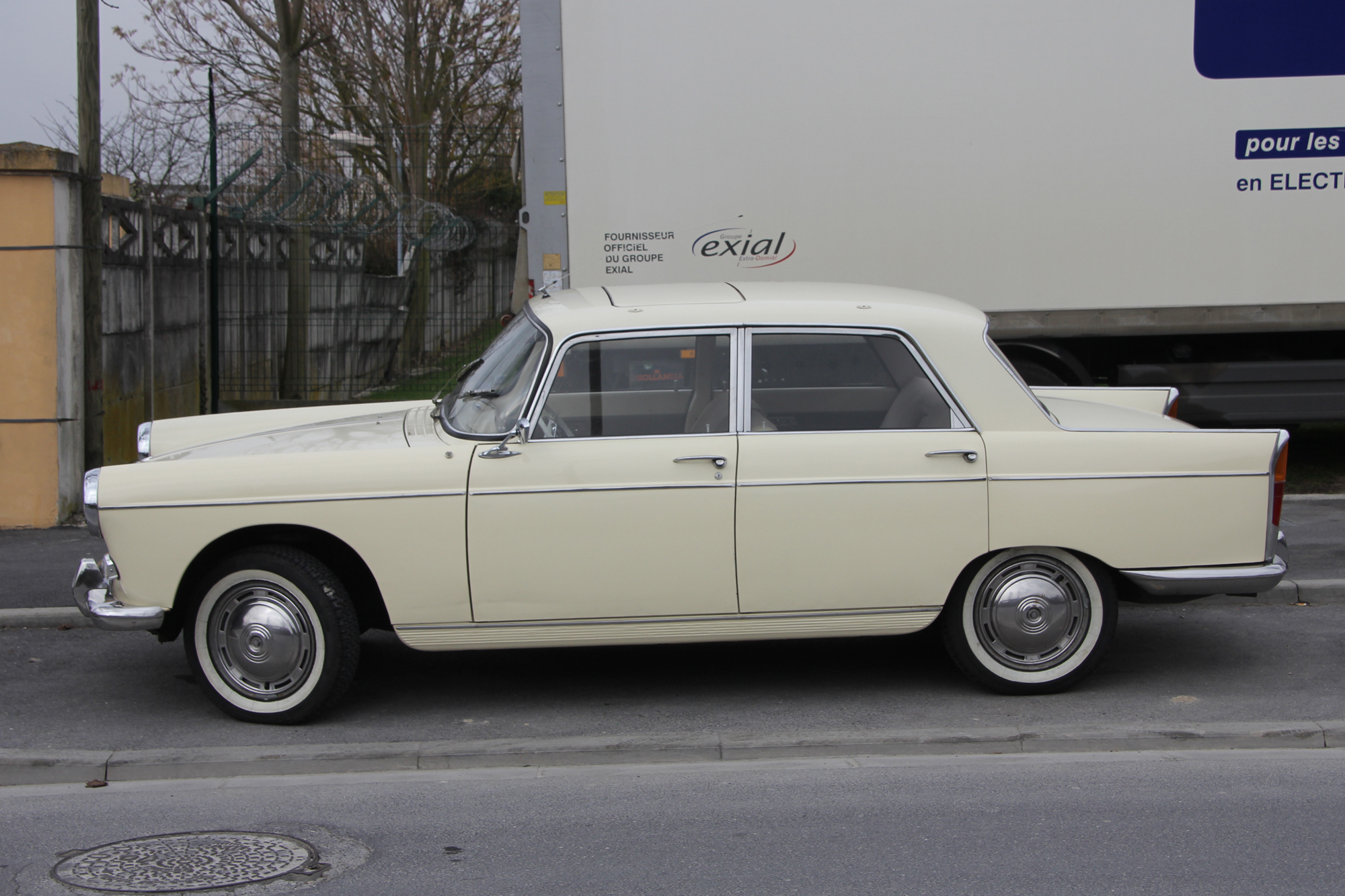 Peugeot 404