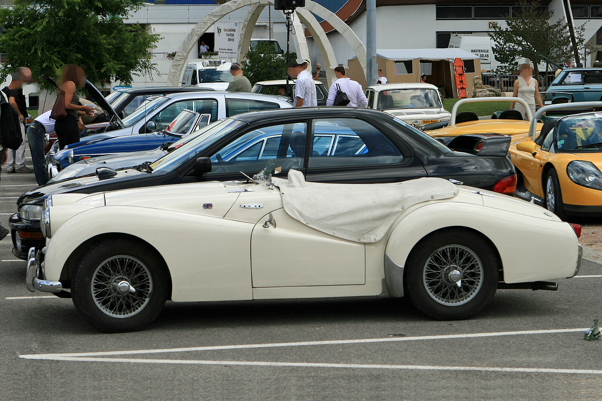 Triumph TR2