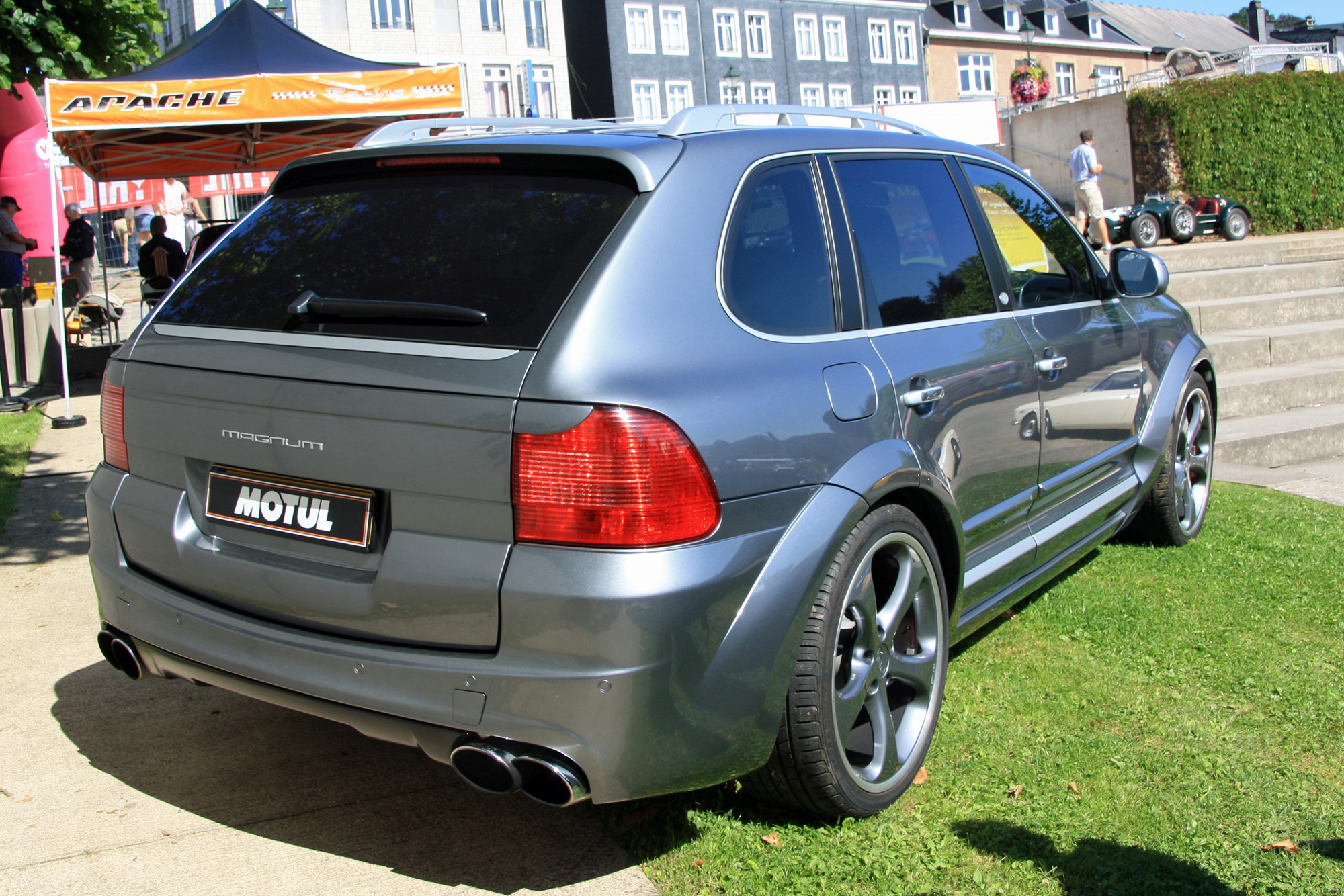 Porsche Cayenne 1