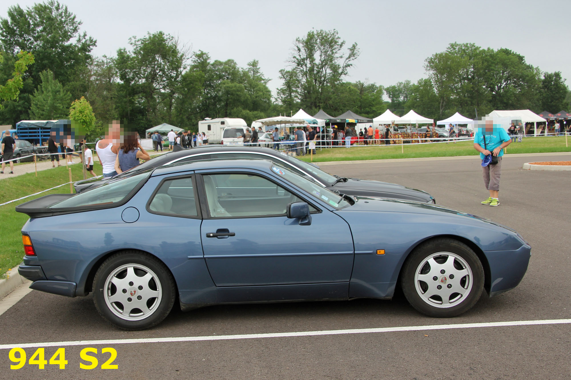 Porsche 944