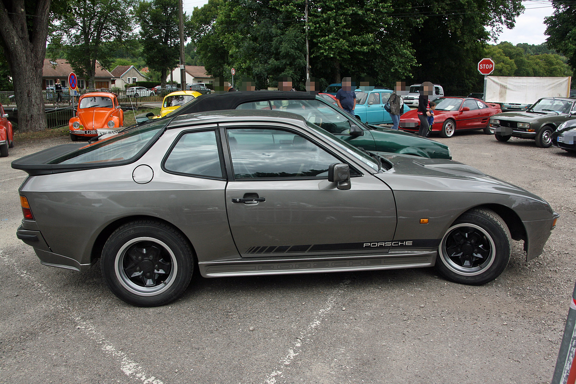 Porsche 944