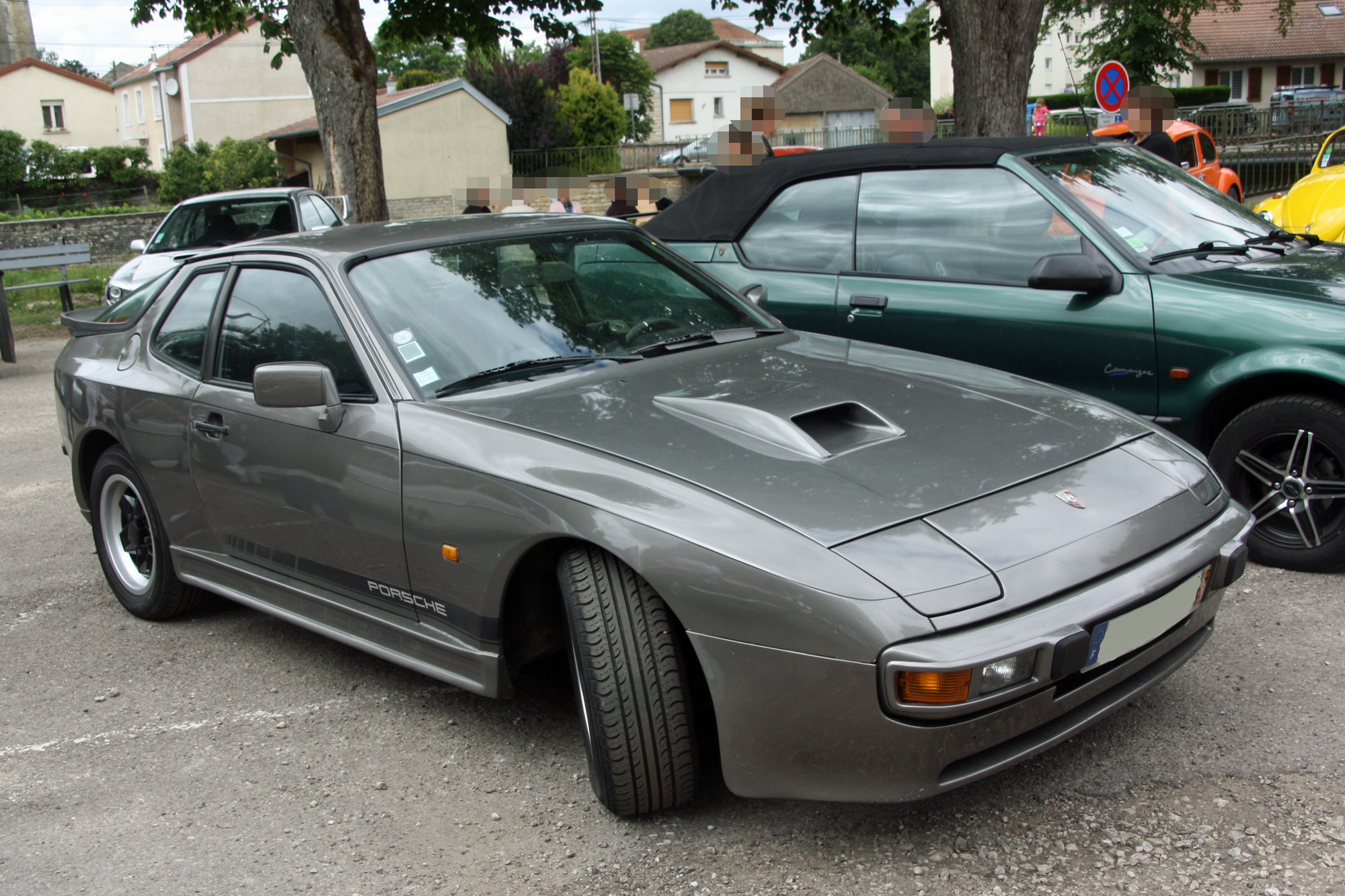 Porsche 944