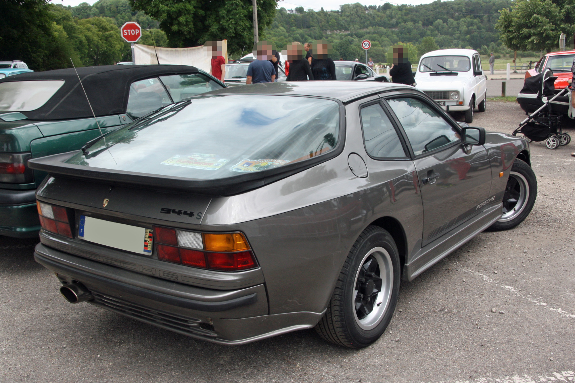 Porsche 944