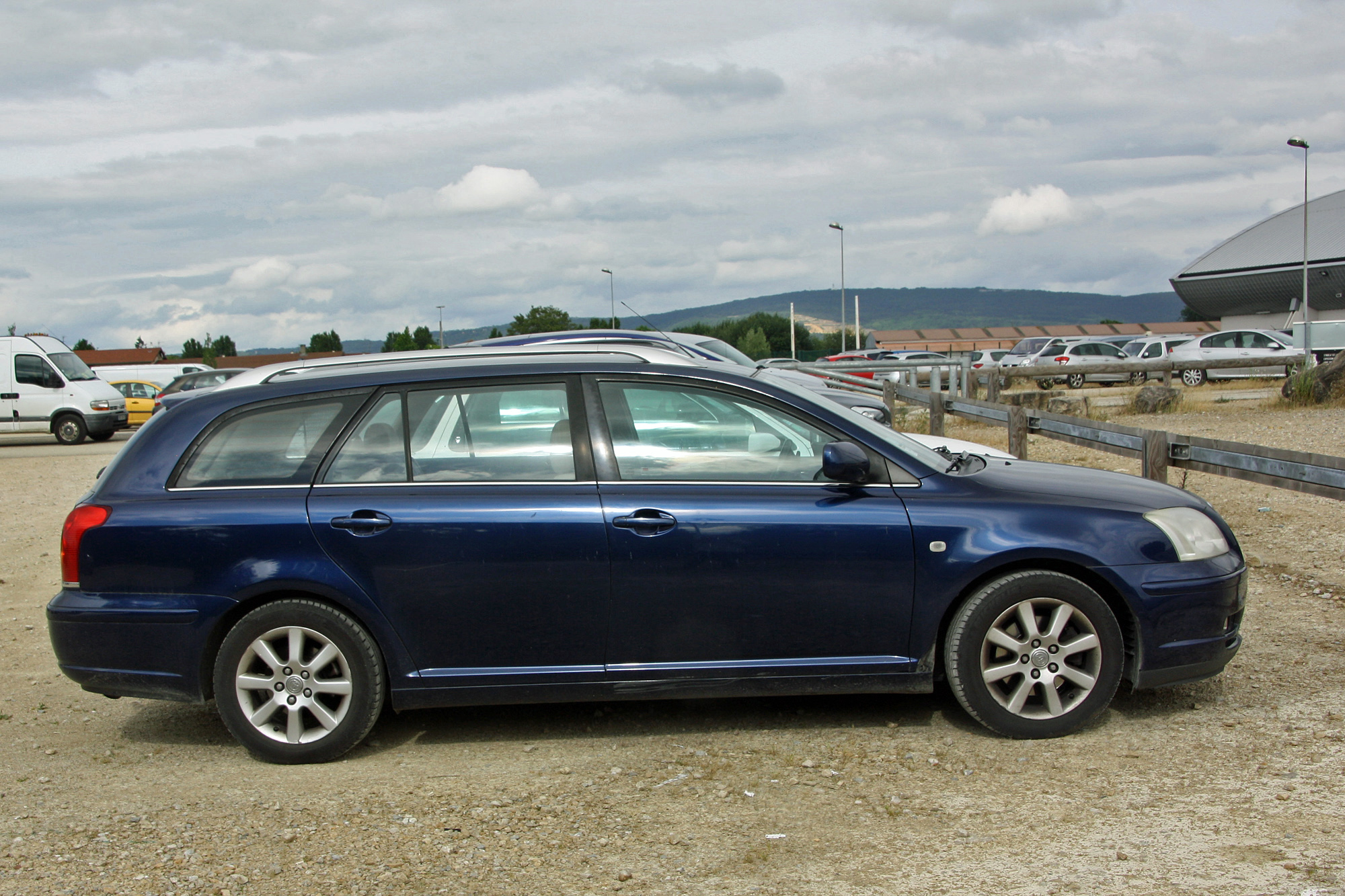Toyota Avensis 2