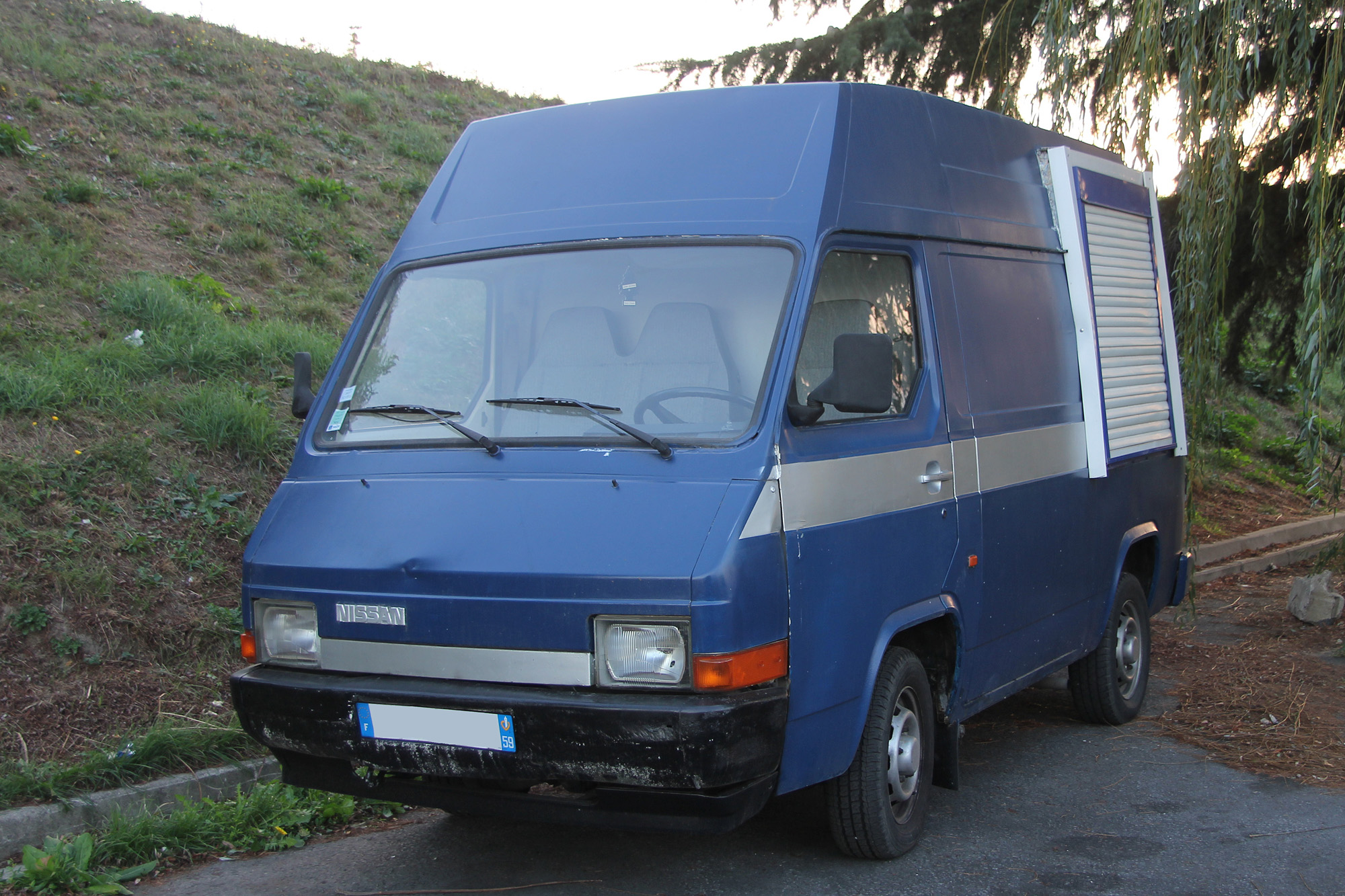 Nissan Trade 100