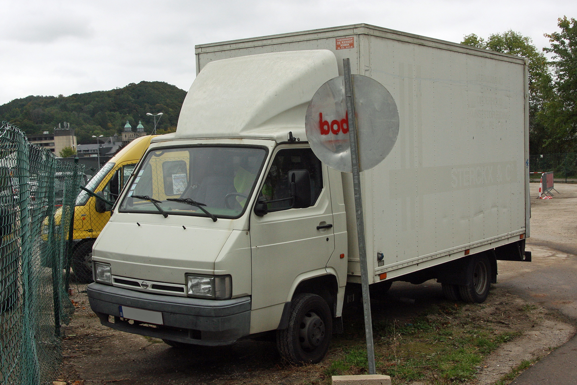 Nissan Trade 100