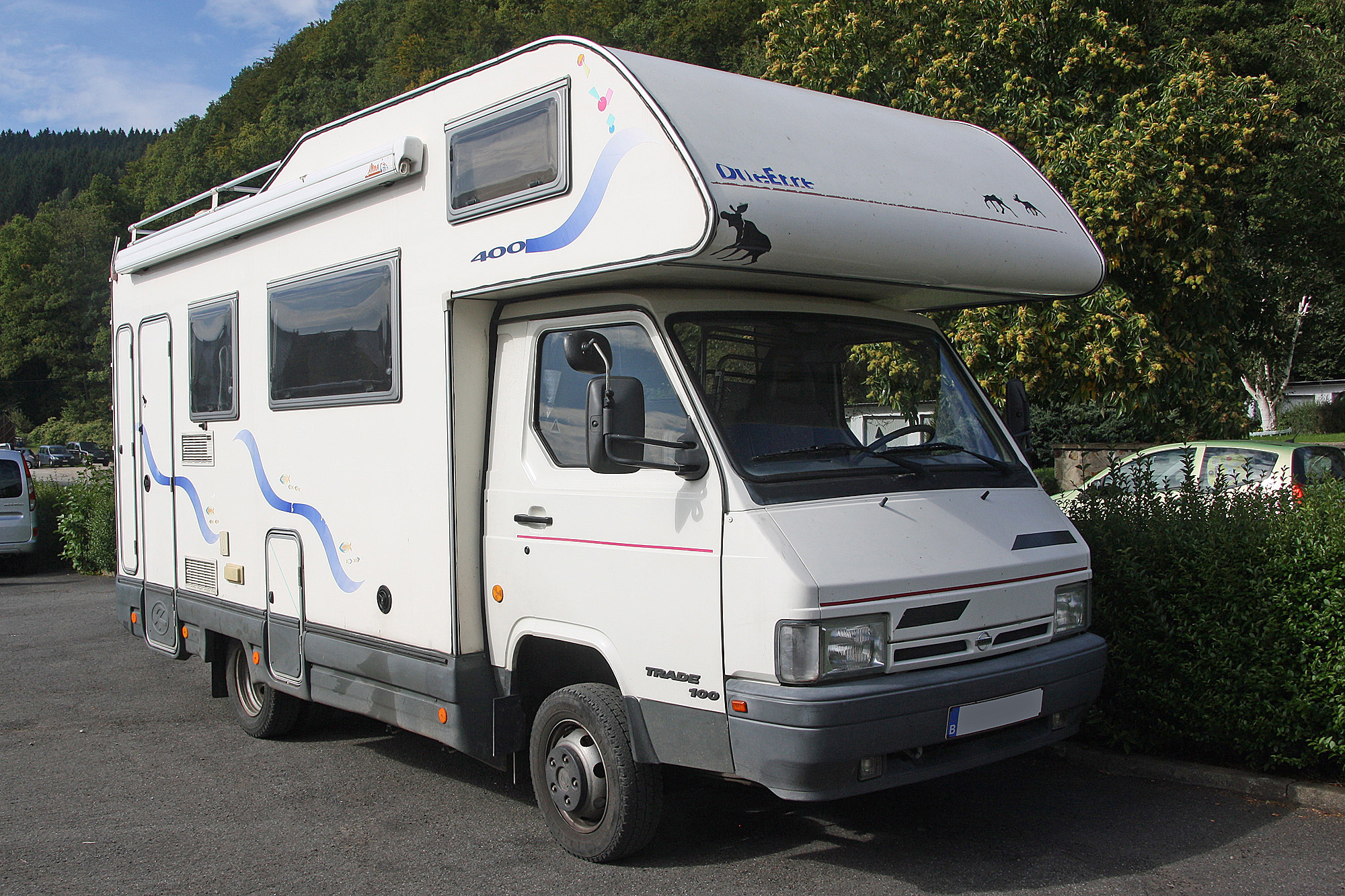 Nissan Trade 100