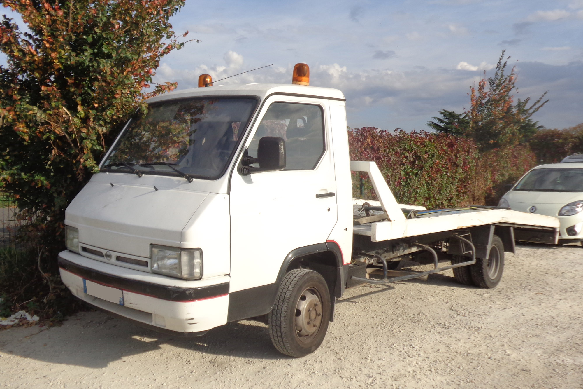 Nissan Trade 100