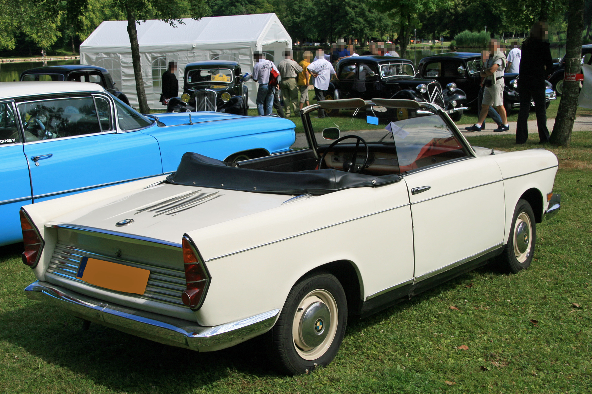 BMW 700