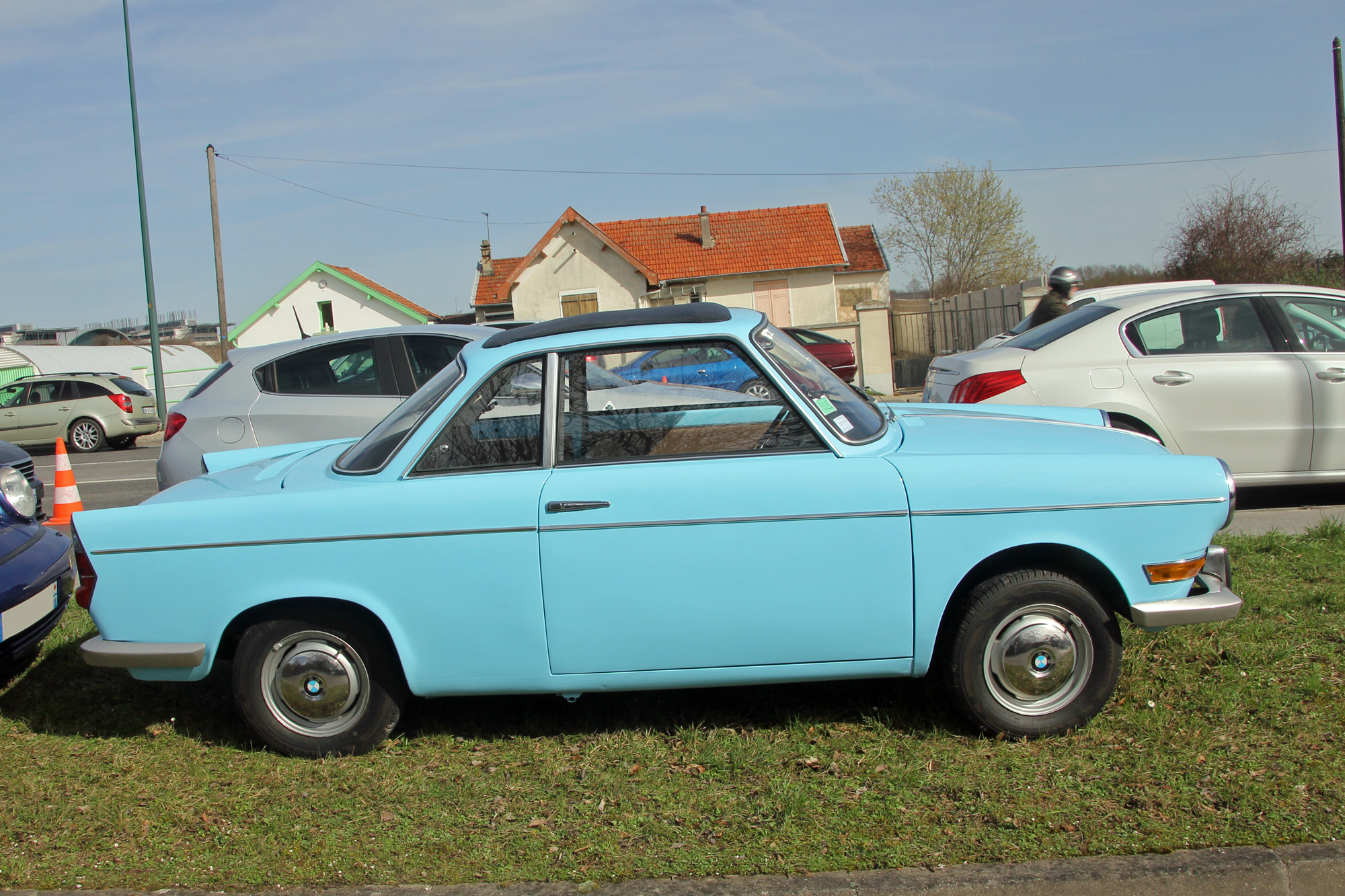 BMW 700