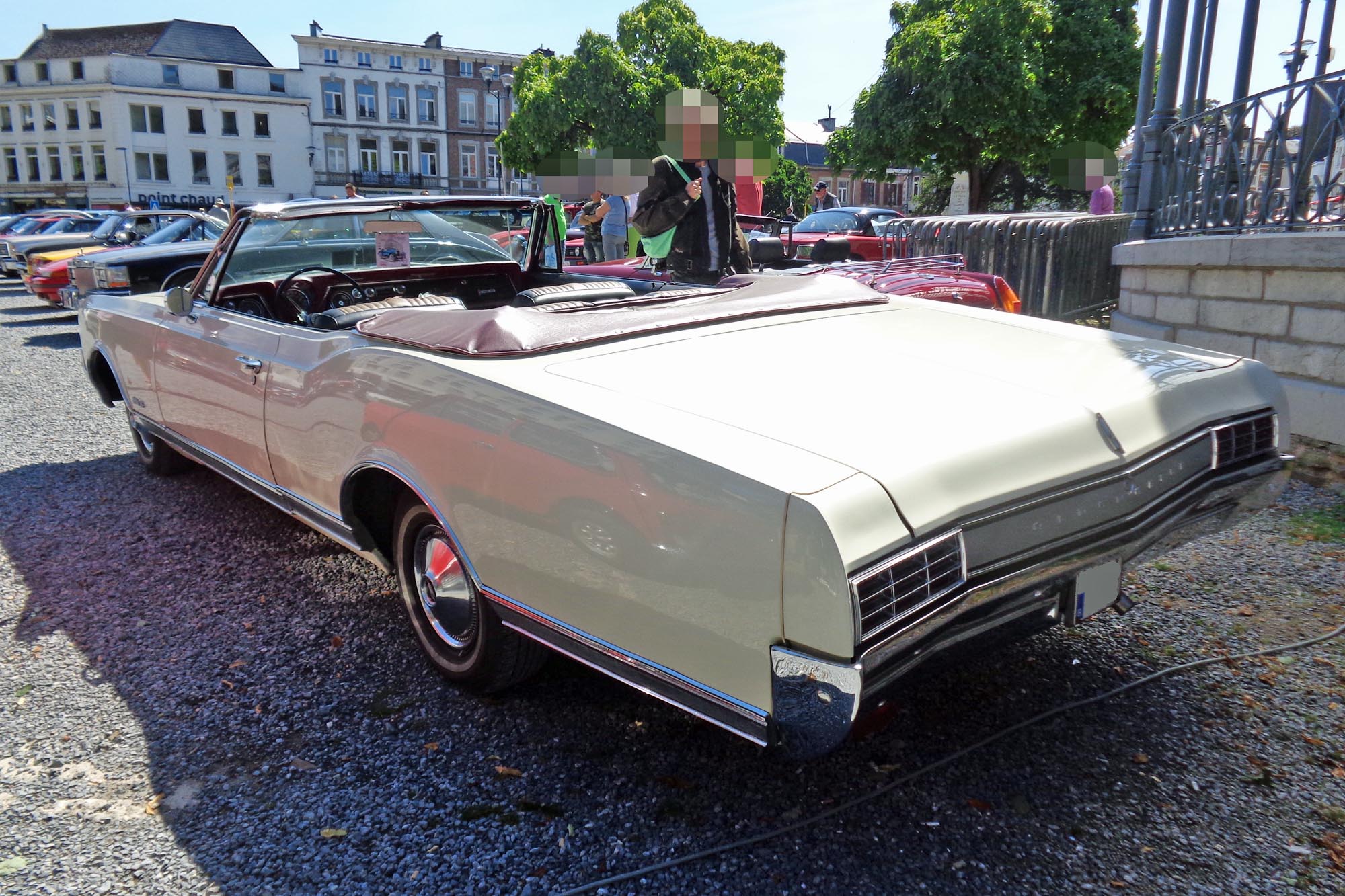 Oldsmobile 88 6