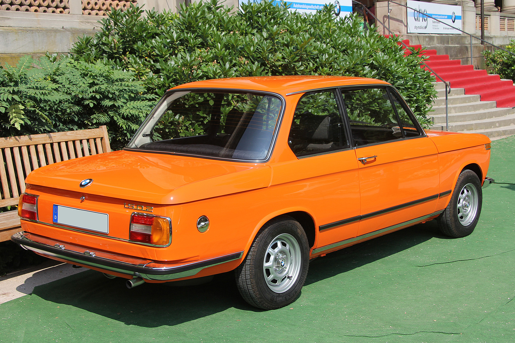 Description du véhicule BMW 1502 Encyclopédie automobile