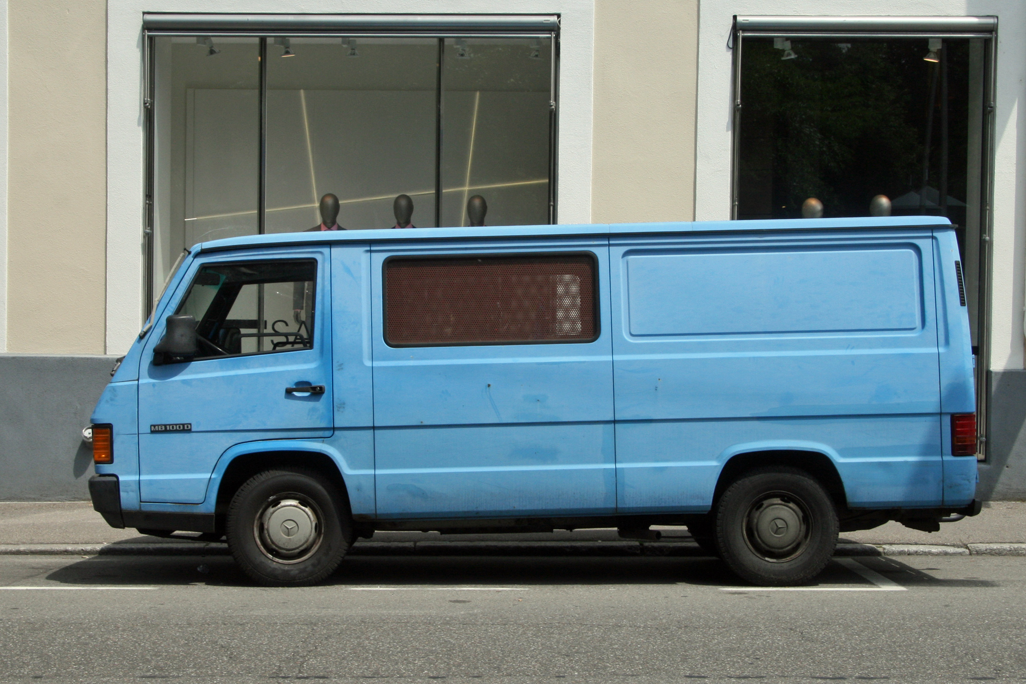 Mercedes-Benz MB 100