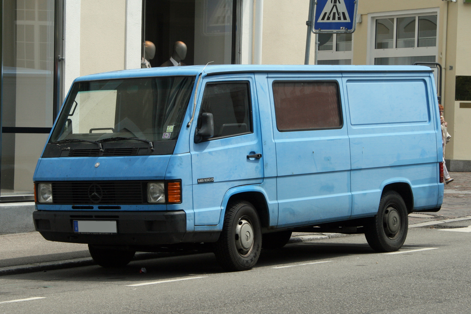 Mercedes-Benz MB 100