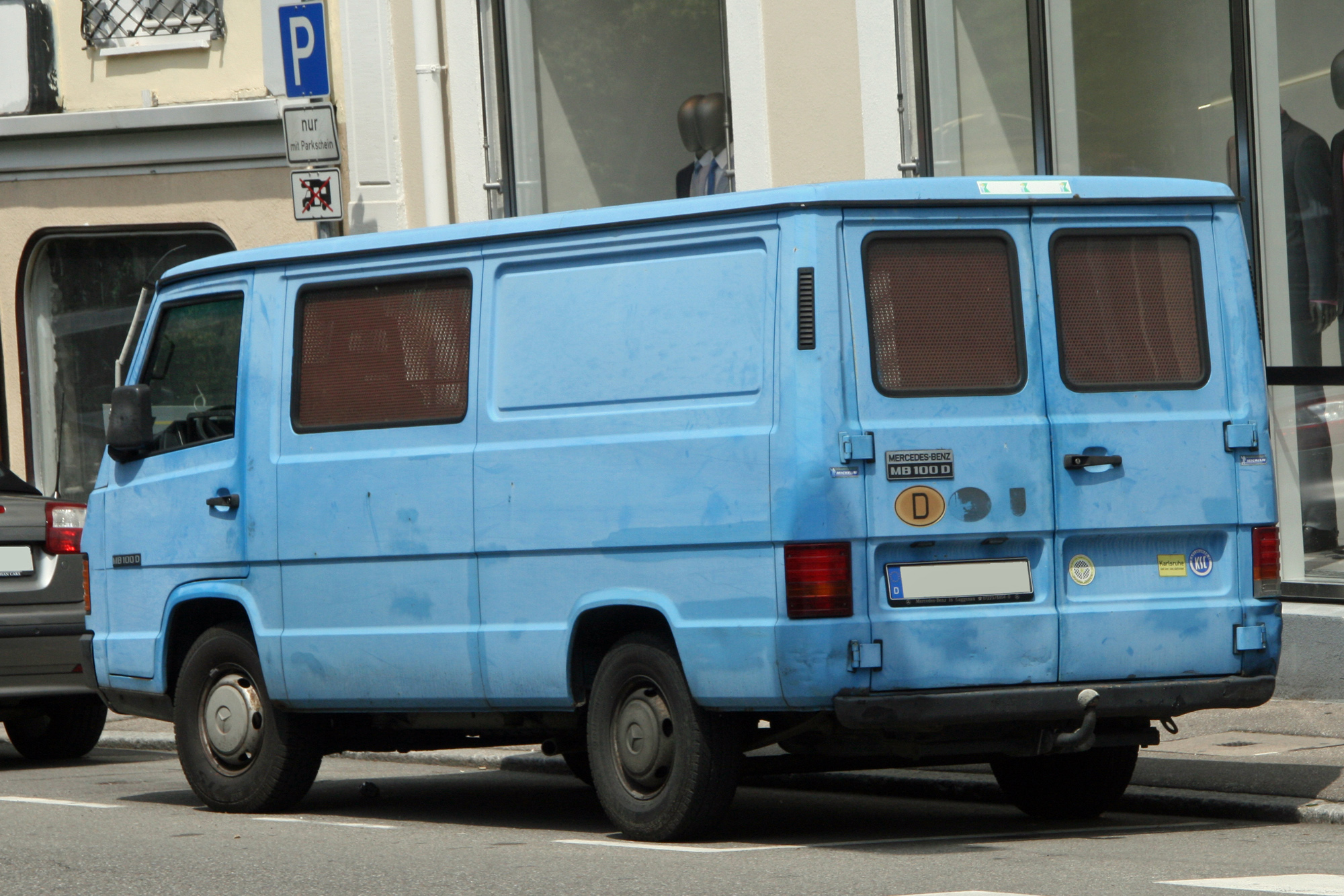 Mercedes-Benz MB 100