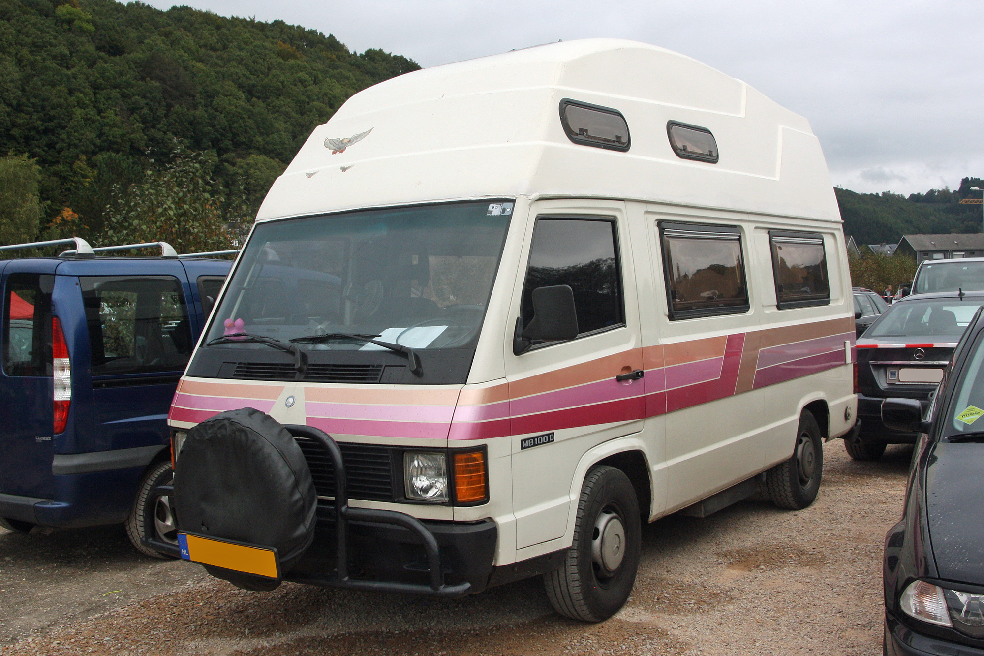 Mercedes-Benz MB 100