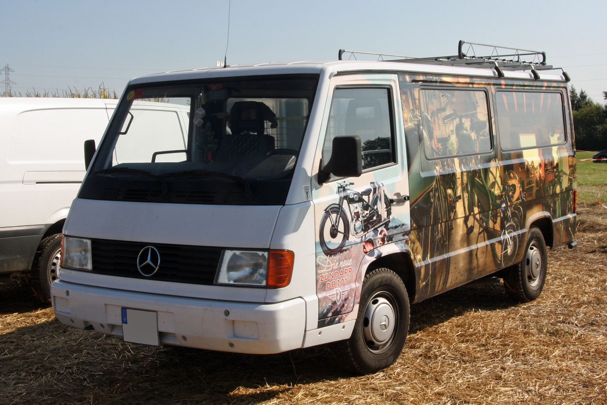 Mercedes-Benz MB 100