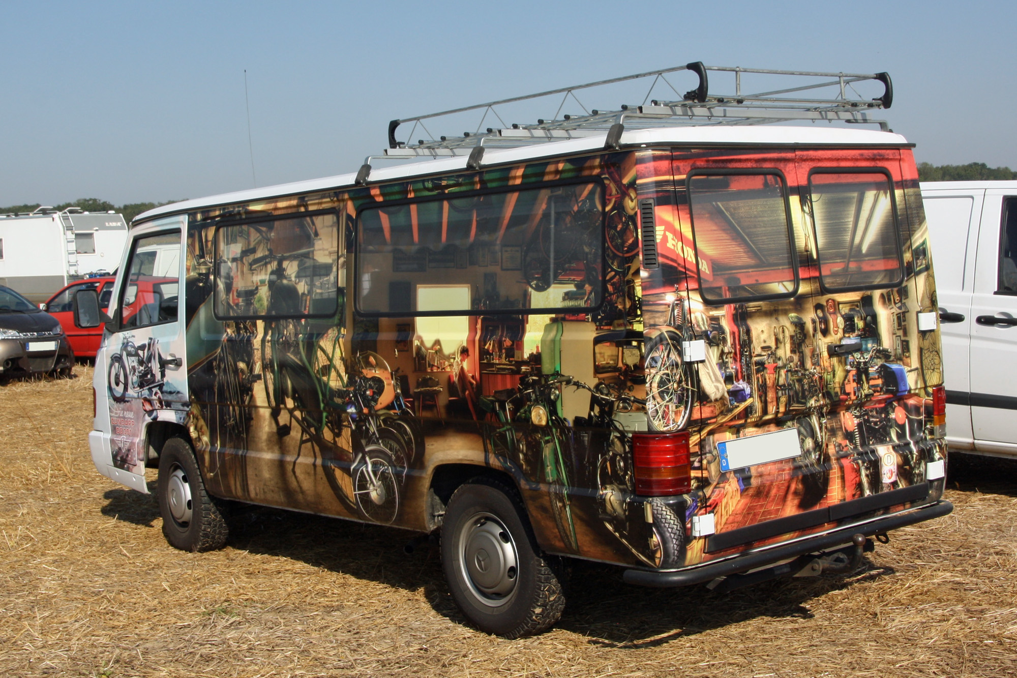 Mercedes-Benz MB 100