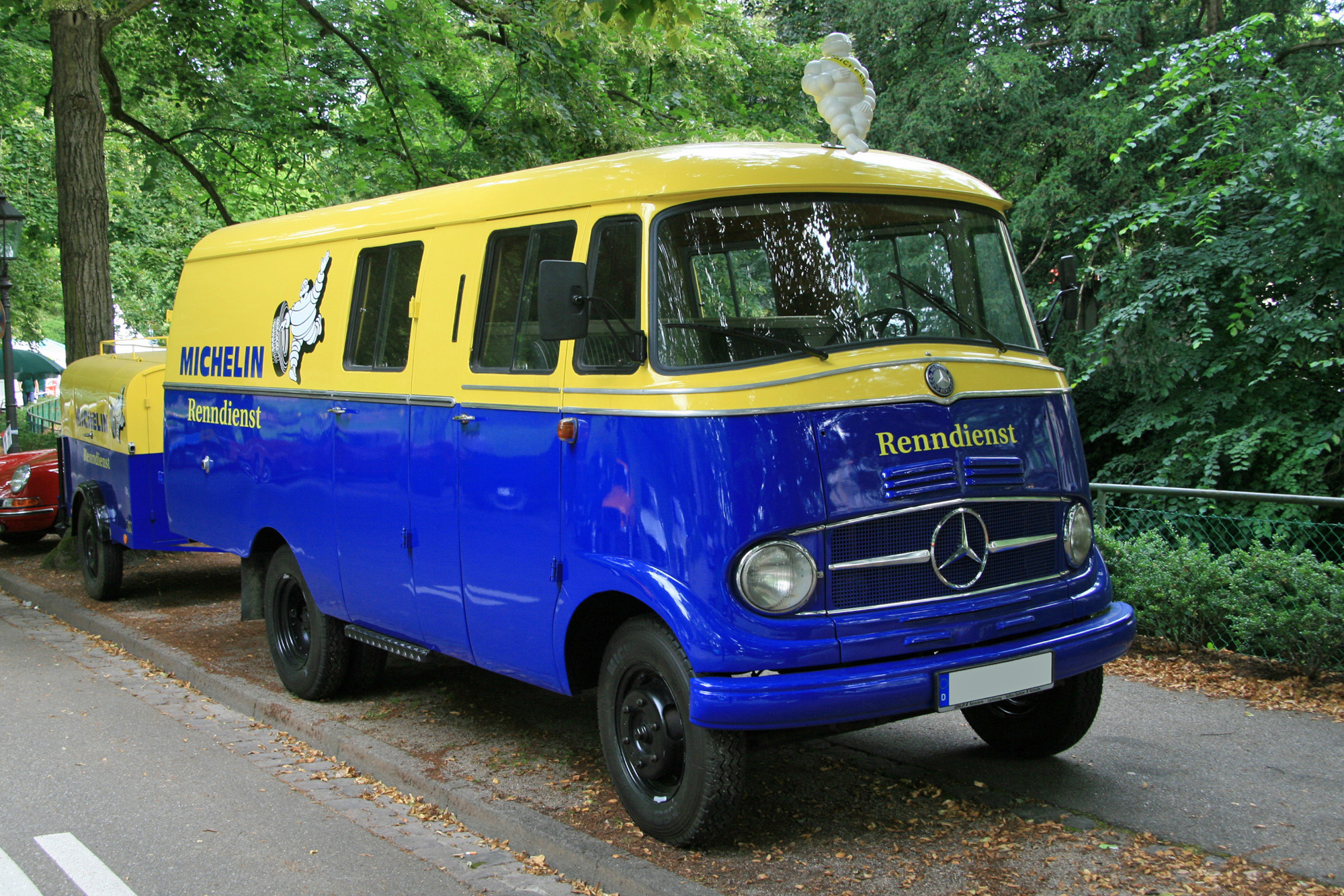 Mercedes-Benz 319