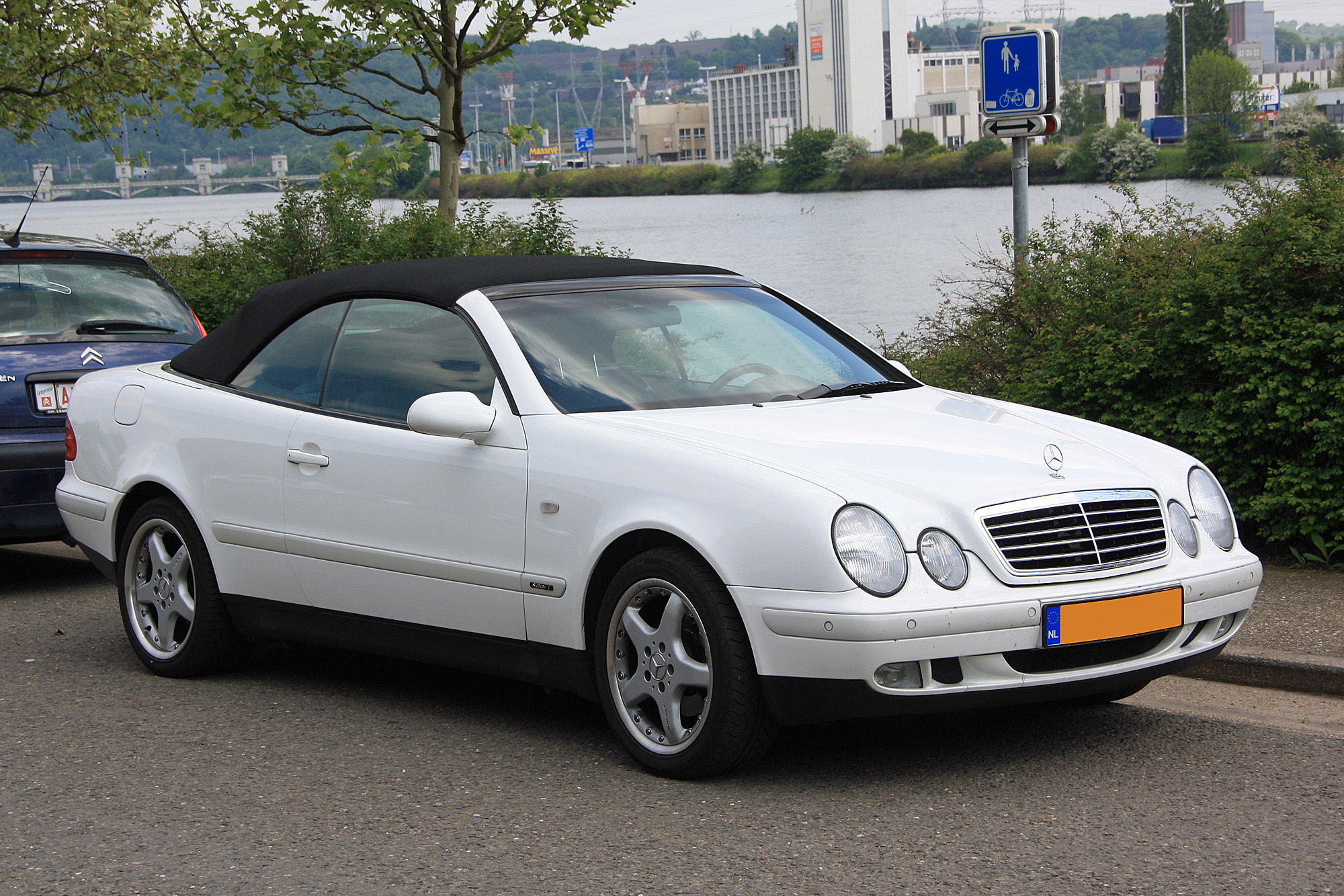Mercedes-Benz CLK W208