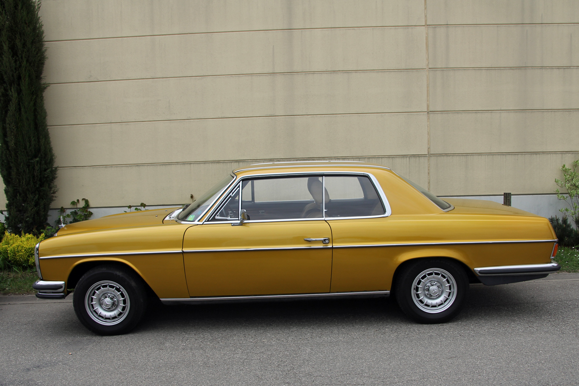 Description du véhicule MercedesBenz W114 W 115 Encyclopédie
