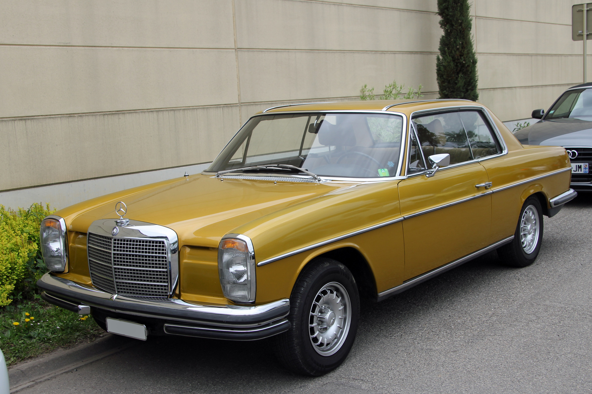Description du véhicule MercedesBenz W114 W 115 Encyclopédie